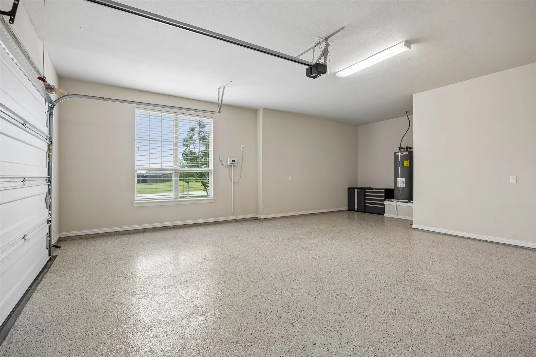 Single Family Residence For Sale in Ellis County , 8221 Palmer Lane, Waxahachie, Texas 75167, 4 Bedroom, 3 Bathroom, 2 Garage spaces, 2,837 Sqft, built in 2020, Preowned, mls#21254490, Real Estate Agent in Waxahachie, Homes For Sale in Ellis county, Homes For Sale in Waxahachie, Realtor in Waxahachie Texas, Real Estate Brokerage Independent Realty Texas, Luminita Cordes Realtor