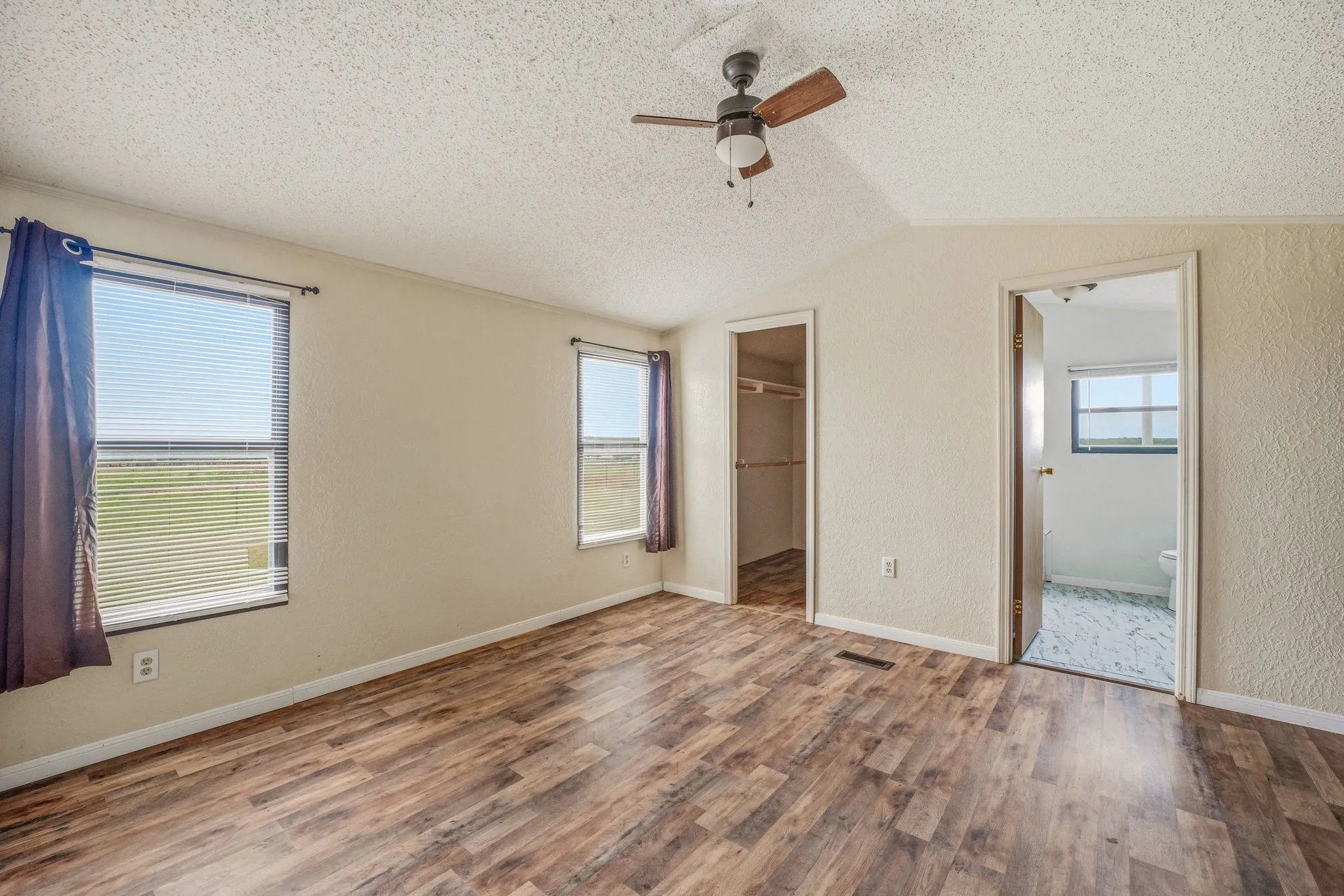 Mobile Home For Sale in Erath County , 925 County Road 376, Dublin, Texas 76446, 2 Bedroom, 2 Bathroom, Garage spaces, 952 Sqft, built in 1990, Preowned, mls#21255625, Real Estate Agent in Dublin, Homes For Sale in Erath county, Homes For Sale in Dublin, Realtor in Dublin Texas, Real Estate Brokerage Independent Realty Texas, Luminita Cordes Realtor