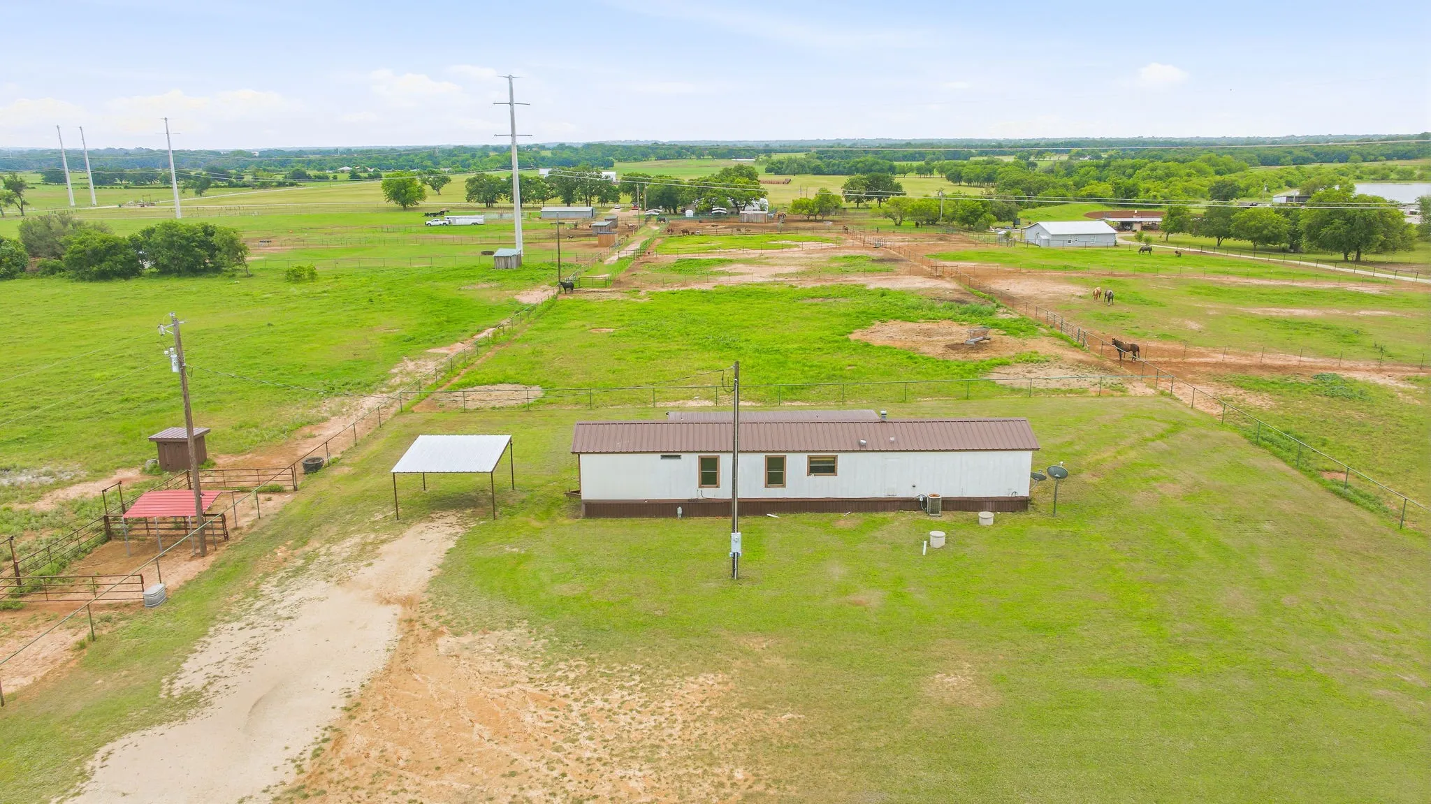 Mobile Home For Sale in Erath County , 925 County Road 376, Dublin, Texas 76446, 2 Bedroom, 2 Bathroom, Garage spaces, 952 Sqft, built in 1990, Preowned, mls#21255625, Real Estate Agent in Dublin, Homes For Sale in Erath county, Homes For Sale in Dublin, Realtor in Dublin Texas, Real Estate Brokerage Independent Realty Texas, Luminita Cordes Realtor