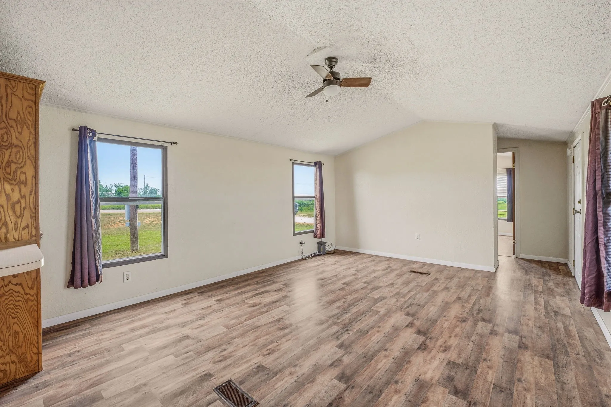 Mobile Home For Sale in Erath County , 925 County Road 376, Dublin, Texas 76446, 2 Bedroom, 2 Bathroom, Garage spaces, 952 Sqft, built in 1990, Preowned, mls#21255625, Real Estate Agent in Dublin, Homes For Sale in Erath county, Homes For Sale in Dublin, Realtor in Dublin Texas, Real Estate Brokerage Independent Realty Texas, Luminita Cordes Realtor