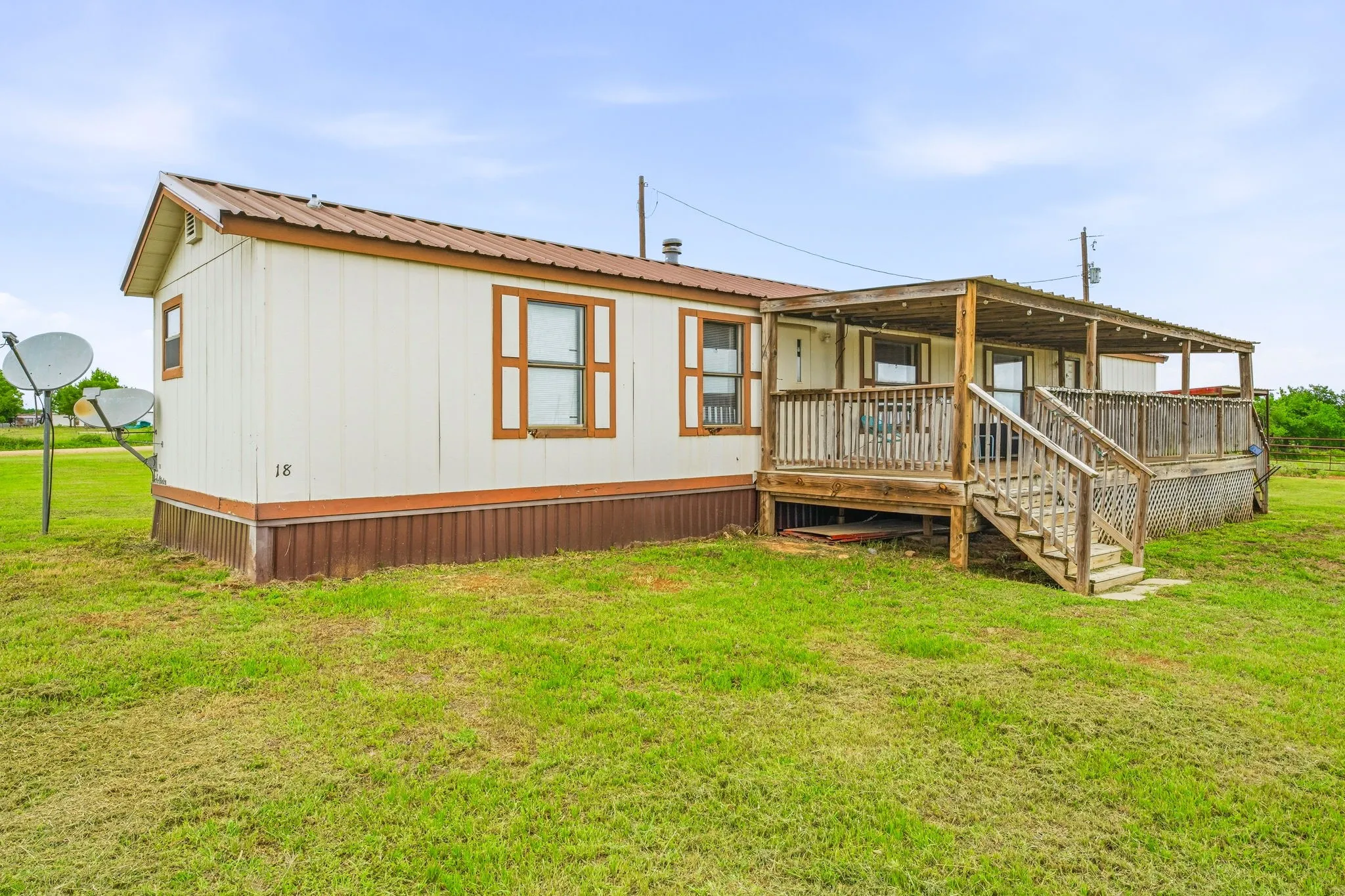 Mobile Home For Sale in Erath County , 925 County Road 376, Dublin, Texas 76446, 2 Bedroom, 2 Bathroom, Garage spaces, 952 Sqft, built in 1990, Preowned, mls#21255625, Real Estate Agent in Dublin, Homes For Sale in Erath county, Homes For Sale in Dublin, Realtor in Dublin Texas, Real Estate Brokerage Independent Realty Texas, Luminita Cordes Realtor