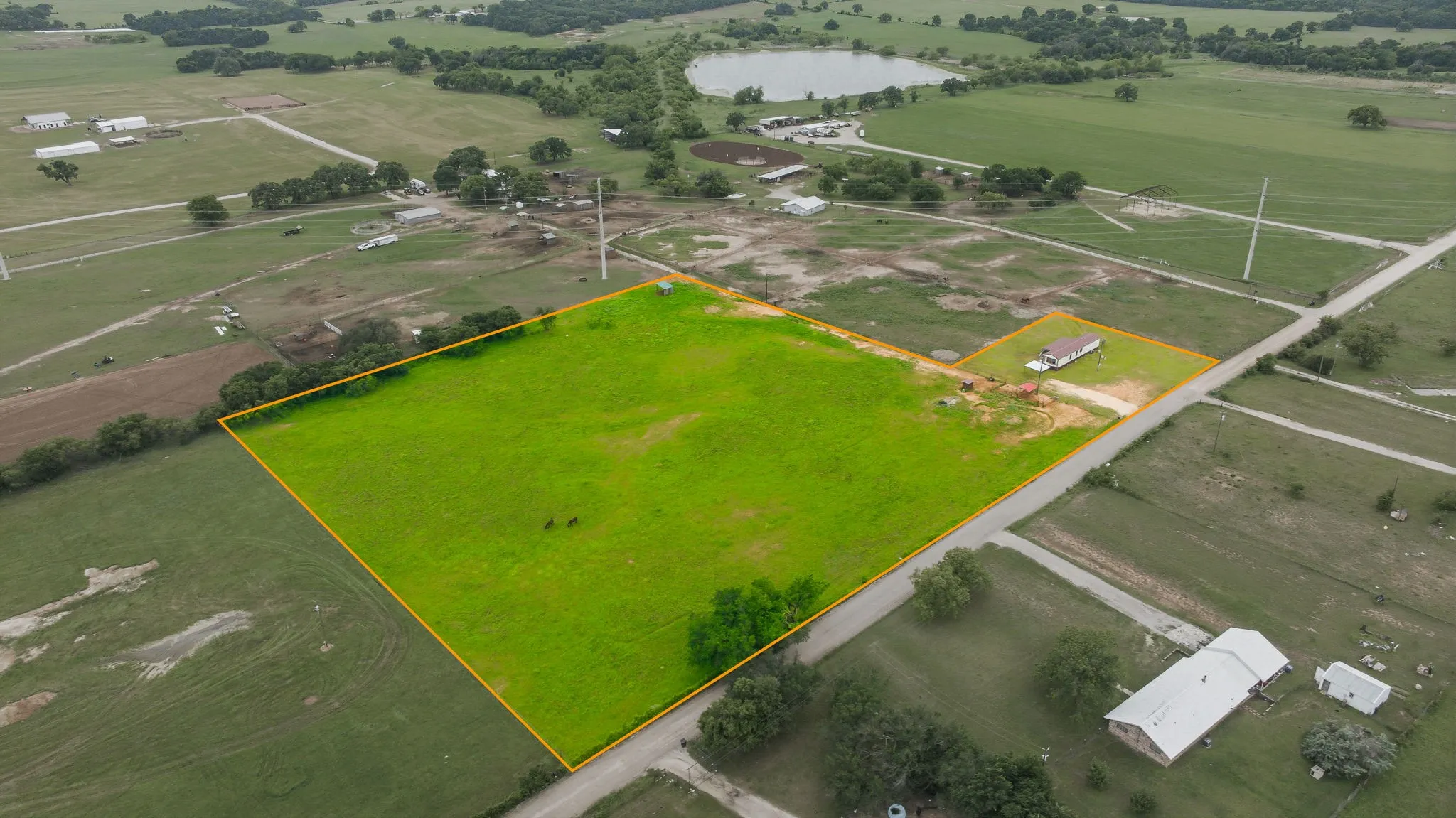 Mobile Home For Sale in Erath County , 925 County Road 376, Dublin, Texas 76446, 2 Bedroom, 2 Bathroom, Garage spaces, 952 Sqft, built in 1990, Preowned, mls#21255625, Real Estate Agent in Dublin, Homes For Sale in Erath county, Homes For Sale in Dublin, Realtor in Dublin Texas, Real Estate Brokerage Independent Realty Texas, Luminita Cordes Realtor
