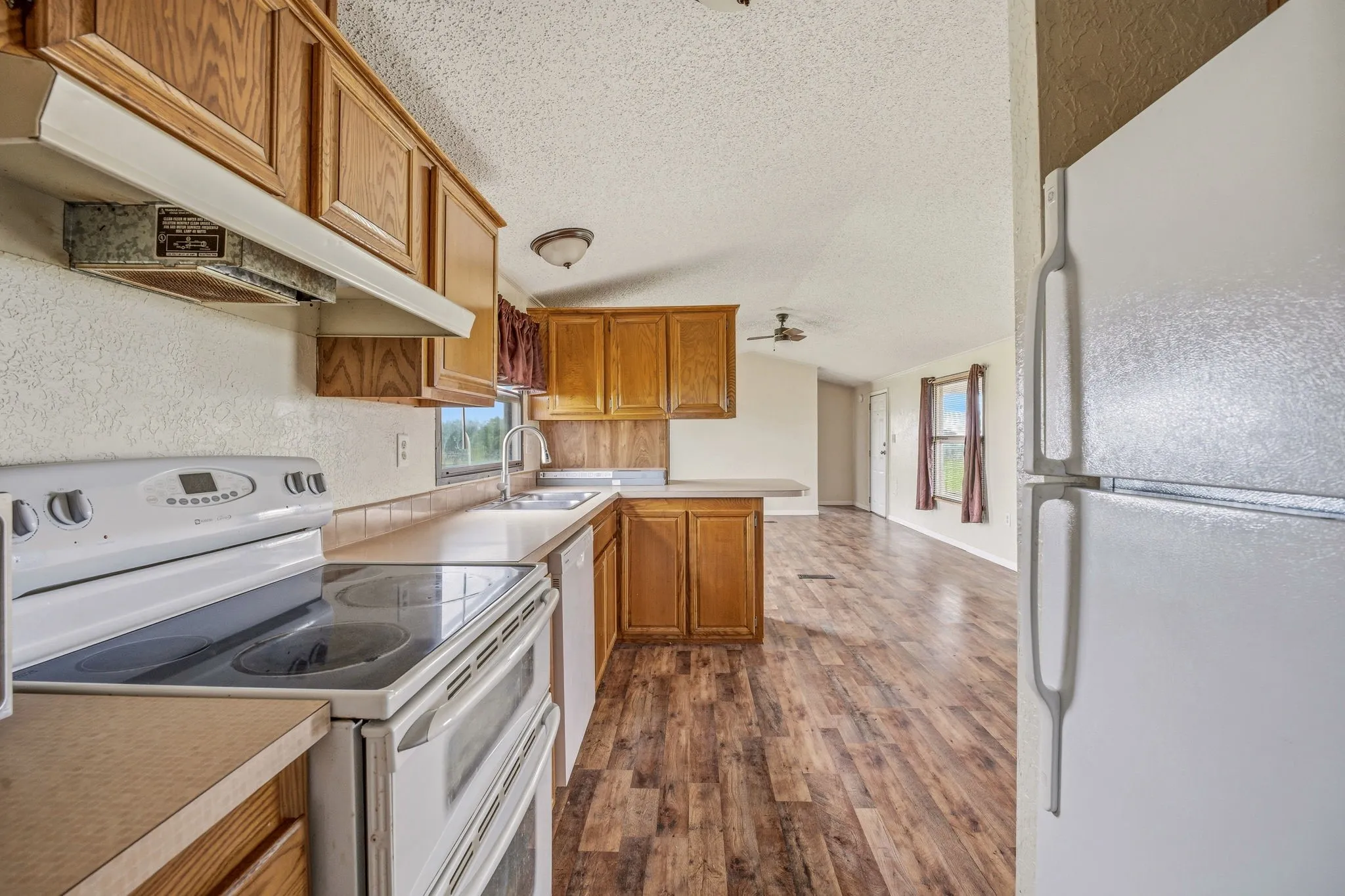 Mobile Home For Sale in Erath County , 925 County Road 376, Dublin, Texas 76446, 2 Bedroom, 2 Bathroom, Garage spaces, 952 Sqft, built in 1990, Preowned, mls#21255625, Real Estate Agent in Dublin, Homes For Sale in Erath county, Homes For Sale in Dublin, Realtor in Dublin Texas, Real Estate Brokerage Independent Realty Texas, Luminita Cordes Realtor
