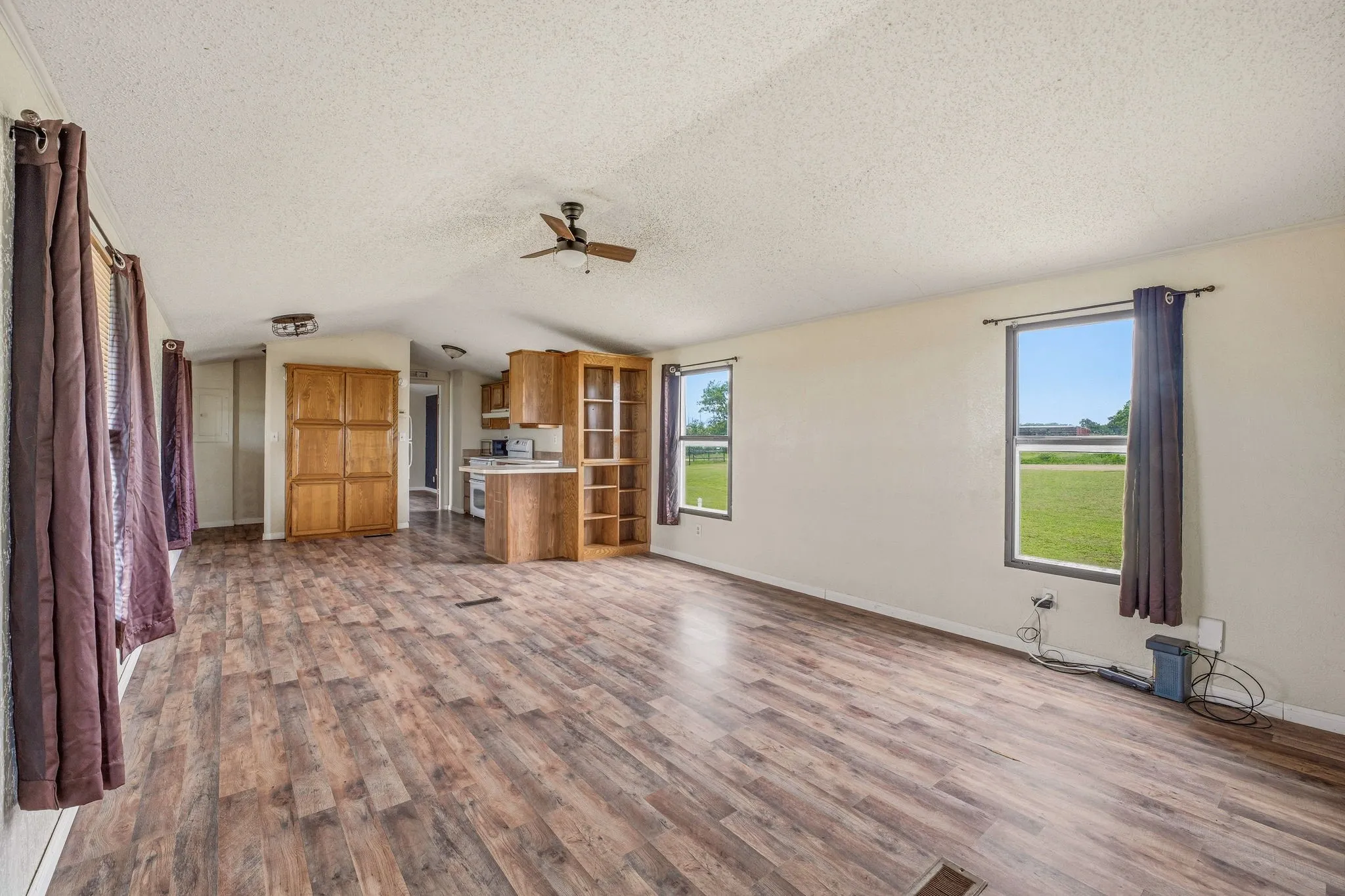 Mobile Home For Sale in Erath County , 925 County Road 376, Dublin, Texas 76446, 2 Bedroom, 2 Bathroom, Garage spaces, 952 Sqft, built in 1990, Preowned, mls#21255625, Real Estate Agent in Dublin, Homes For Sale in Erath county, Homes For Sale in Dublin, Realtor in Dublin Texas, Real Estate Brokerage Independent Realty Texas, Luminita Cordes Realtor