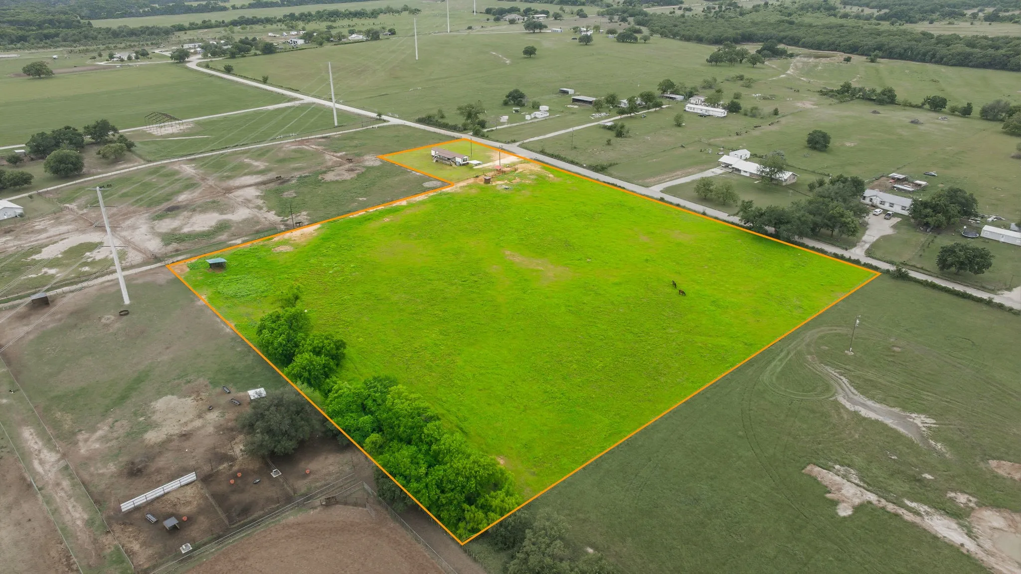 Mobile Home For Sale in Erath County , 925 County Road 376, Dublin, Texas 76446, 2 Bedroom, 2 Bathroom, Garage spaces, 952 Sqft, built in 1990, Preowned, mls#21255625, Real Estate Agent in Dublin, Homes For Sale in Erath county, Homes For Sale in Dublin, Realtor in Dublin Texas, Real Estate Brokerage Independent Realty Texas, Luminita Cordes Realtor