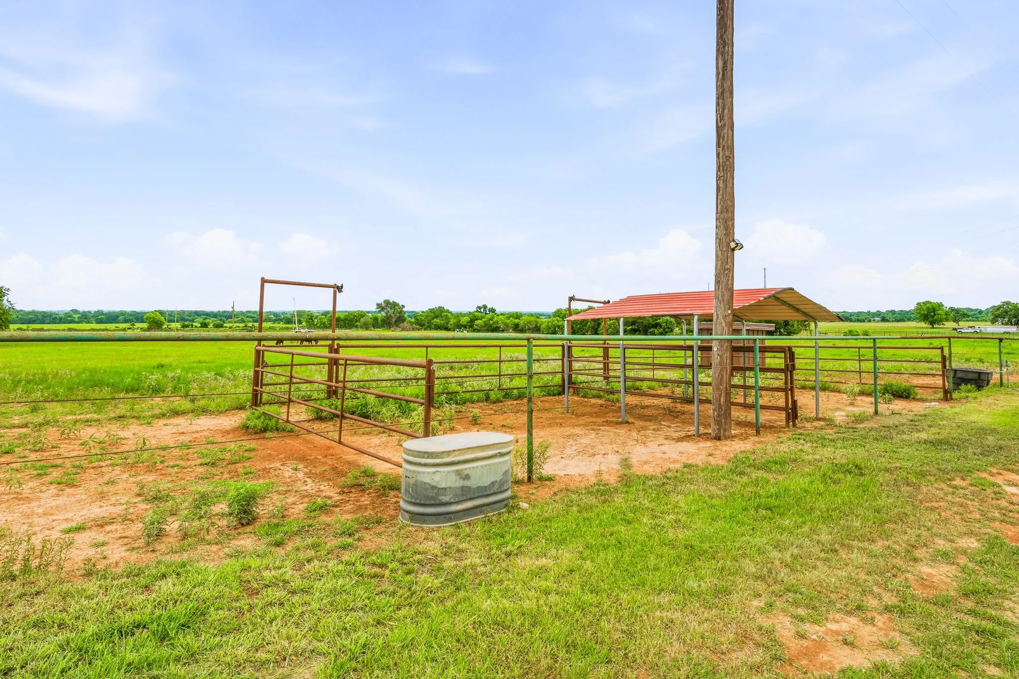 Mobile Home For Sale in Erath County , 925 County Road 376, Dublin, Texas 76446, 2 Bedroom, 2 Bathroom, Garage spaces, 952 Sqft, built in 1990, Preowned, mls#21255625, Real Estate Agent in Dublin, Homes For Sale in Erath county, Homes For Sale in Dublin, Realtor in Dublin Texas, Real Estate Brokerage Independent Realty Texas, Luminita Cordes Realtor