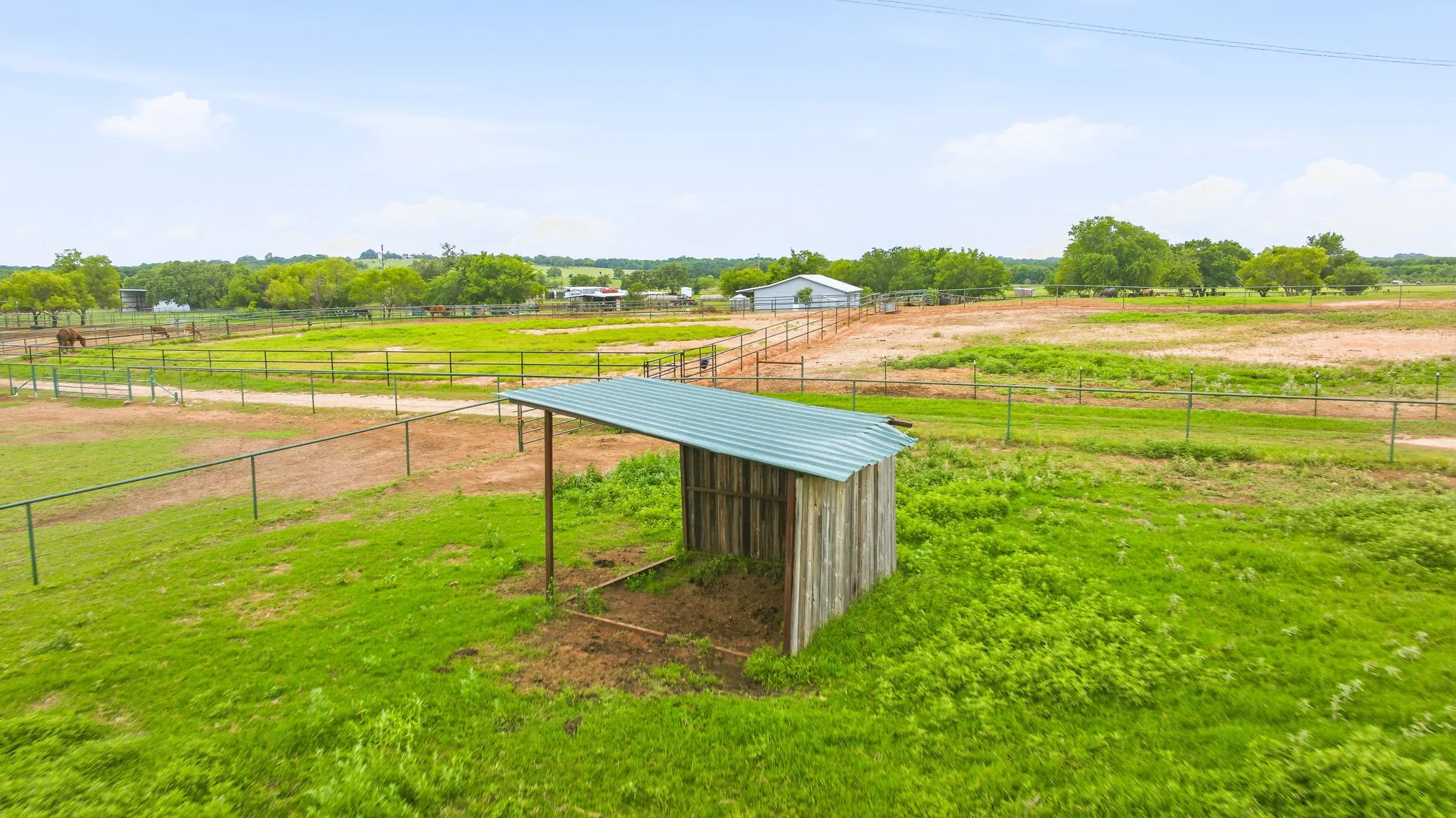 Mobile Home For Sale in Erath County , 925 County Road 376, Dublin, Texas 76446, 2 Bedroom, 2 Bathroom, Garage spaces, 952 Sqft, built in 1990, Preowned, mls#21255625, Real Estate Agent in Dublin, Homes For Sale in Erath county, Homes For Sale in Dublin, Realtor in Dublin Texas, Real Estate Brokerage Independent Realty Texas, Luminita Cordes Realtor