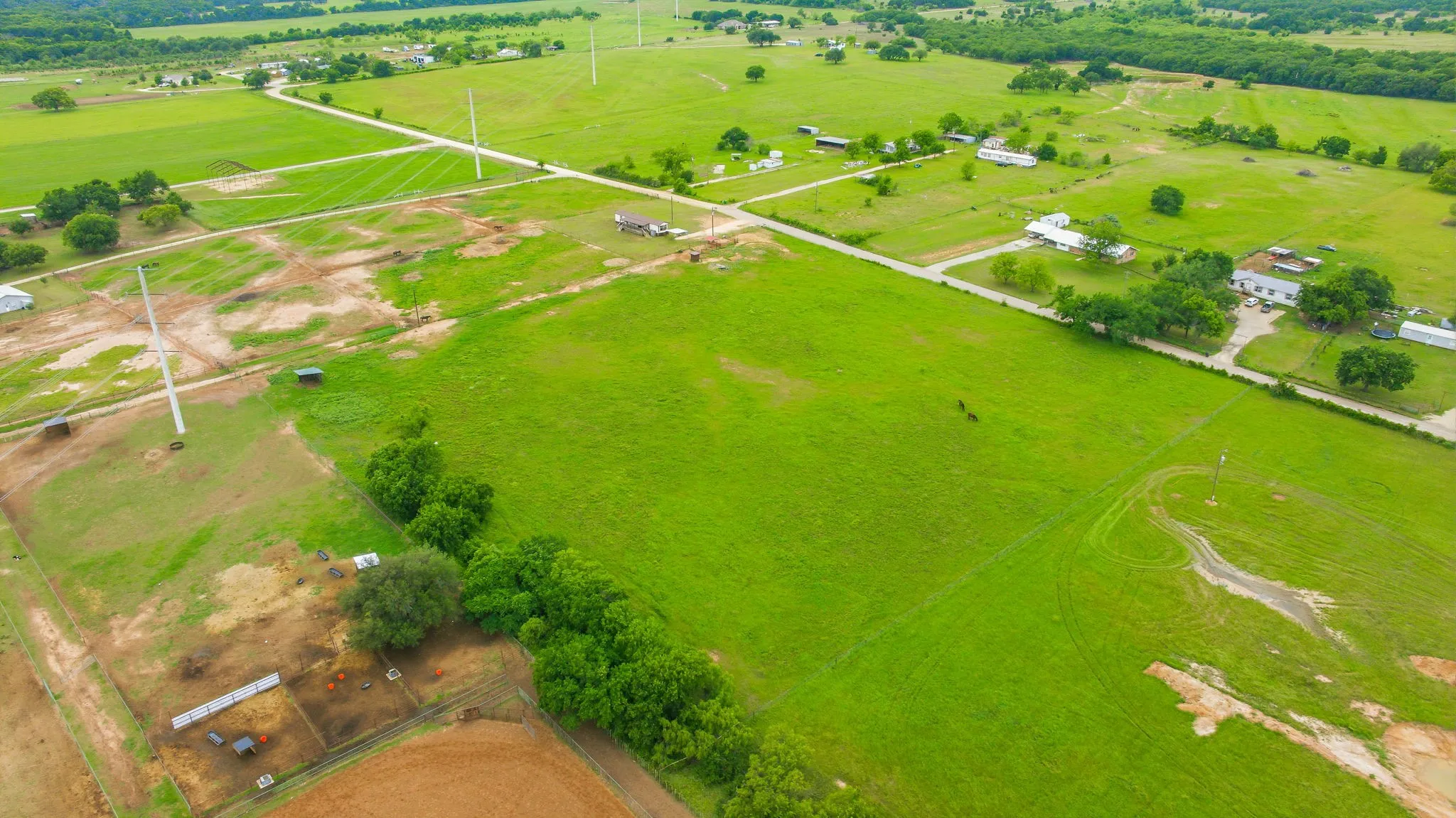 Mobile Home For Sale in Erath County , 925 County Road 376, Dublin, Texas 76446, 2 Bedroom, 2 Bathroom, Garage spaces, 952 Sqft, built in 1990, Preowned, mls#21255625, Real Estate Agent in Dublin, Homes For Sale in Erath county, Homes For Sale in Dublin, Realtor in Dublin Texas, Real Estate Brokerage Independent Realty Texas, Luminita Cordes Realtor
