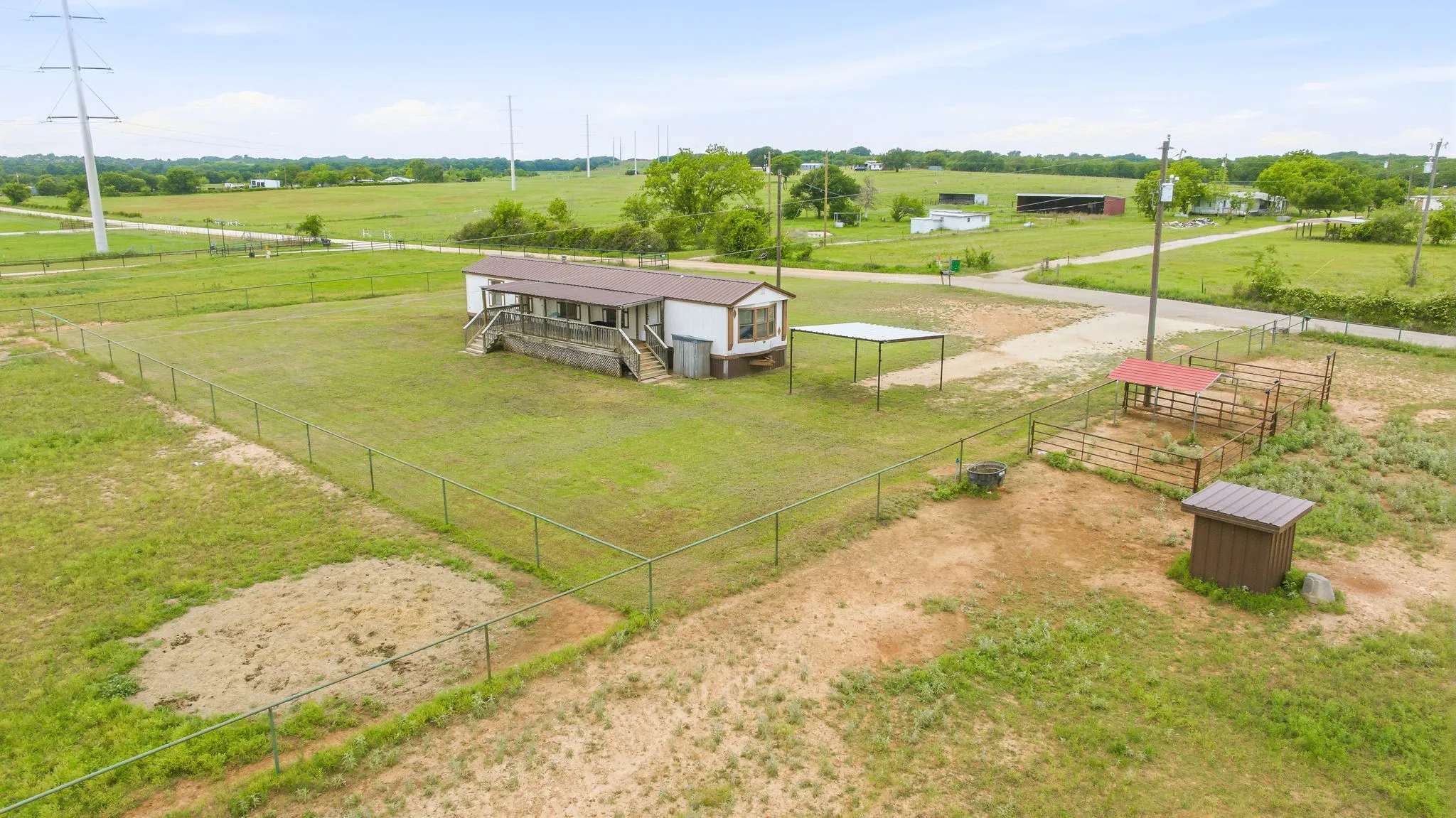 Mobile Home For Sale in Erath County , 925 County Road 376, Dublin, Texas 76446, 2 Bedroom, 2 Bathroom, Garage spaces, 952 Sqft, built in 1990, Preowned, mls#21255625, Real Estate Agent in Dublin, Homes For Sale in Erath county, Homes For Sale in Dublin, Realtor in Dublin Texas, Real Estate Brokerage Independent Realty Texas, Luminita Cordes Realtor