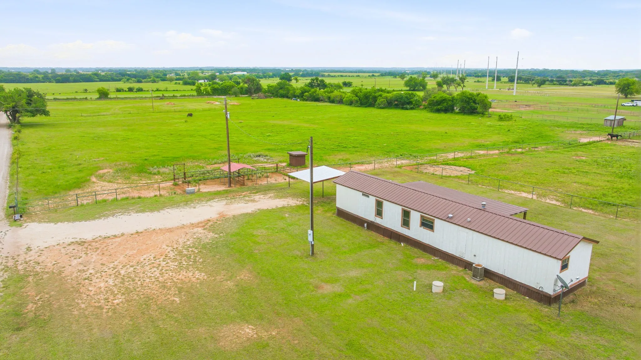 Mobile Home For Sale in Erath County , 925 County Road 376, Dublin, Texas 76446, 2 Bedroom, 2 Bathroom, Garage spaces, 952 Sqft, built in 1990, Preowned, mls#21255625, Real Estate Agent in Dublin, Homes For Sale in Erath county, Homes For Sale in Dublin, Realtor in Dublin Texas, Real Estate Brokerage Independent Realty Texas, Luminita Cordes Realtor