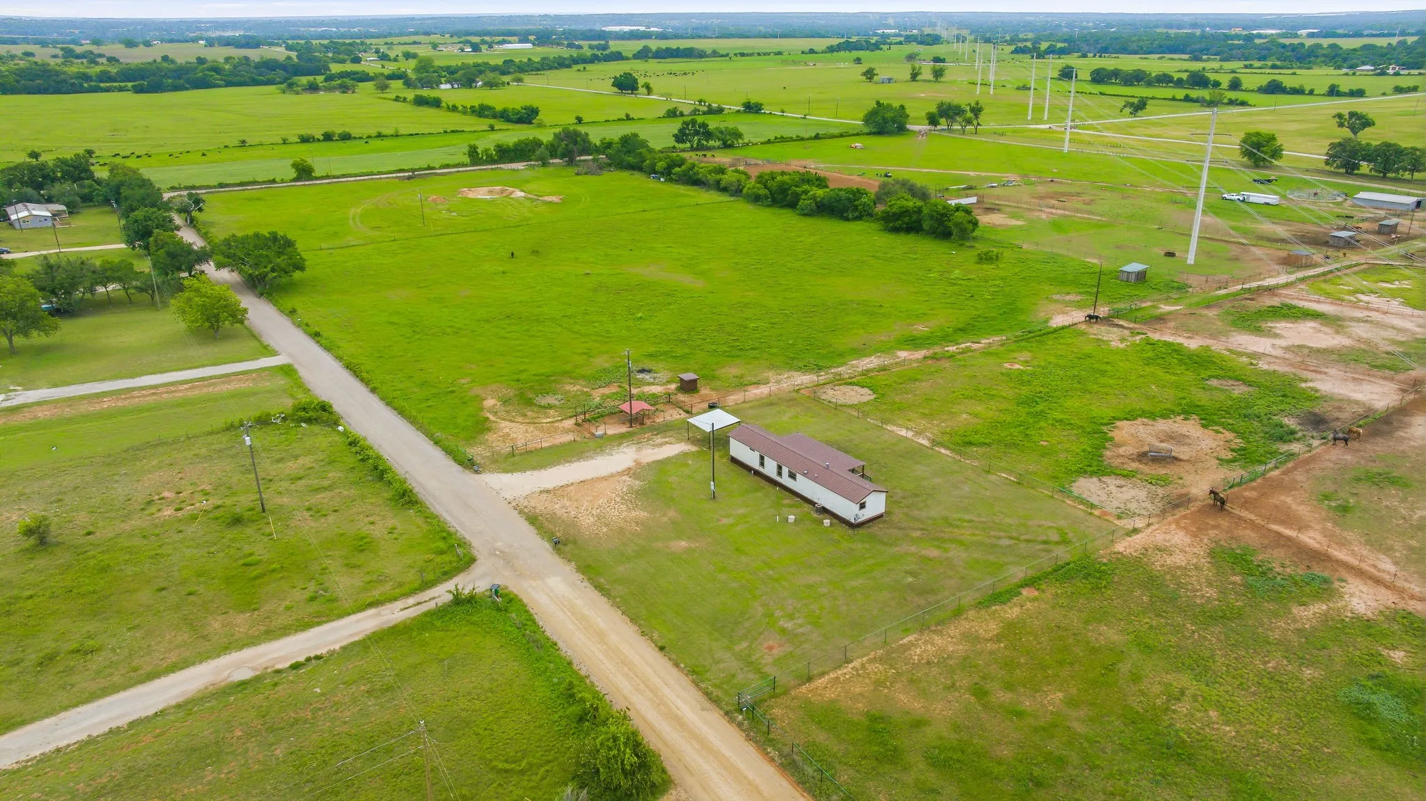 Mobile Home For Sale in Erath County , 925 County Road 376, Dublin, Texas 76446, 2 Bedroom, 2 Bathroom, Garage spaces, 952 Sqft, built in 1990, Preowned, mls#21255625, Real Estate Agent in Dublin, Homes For Sale in Erath county, Homes For Sale in Dublin, Realtor in Dublin Texas, Real Estate Brokerage Independent Realty Texas, Luminita Cordes Realtor