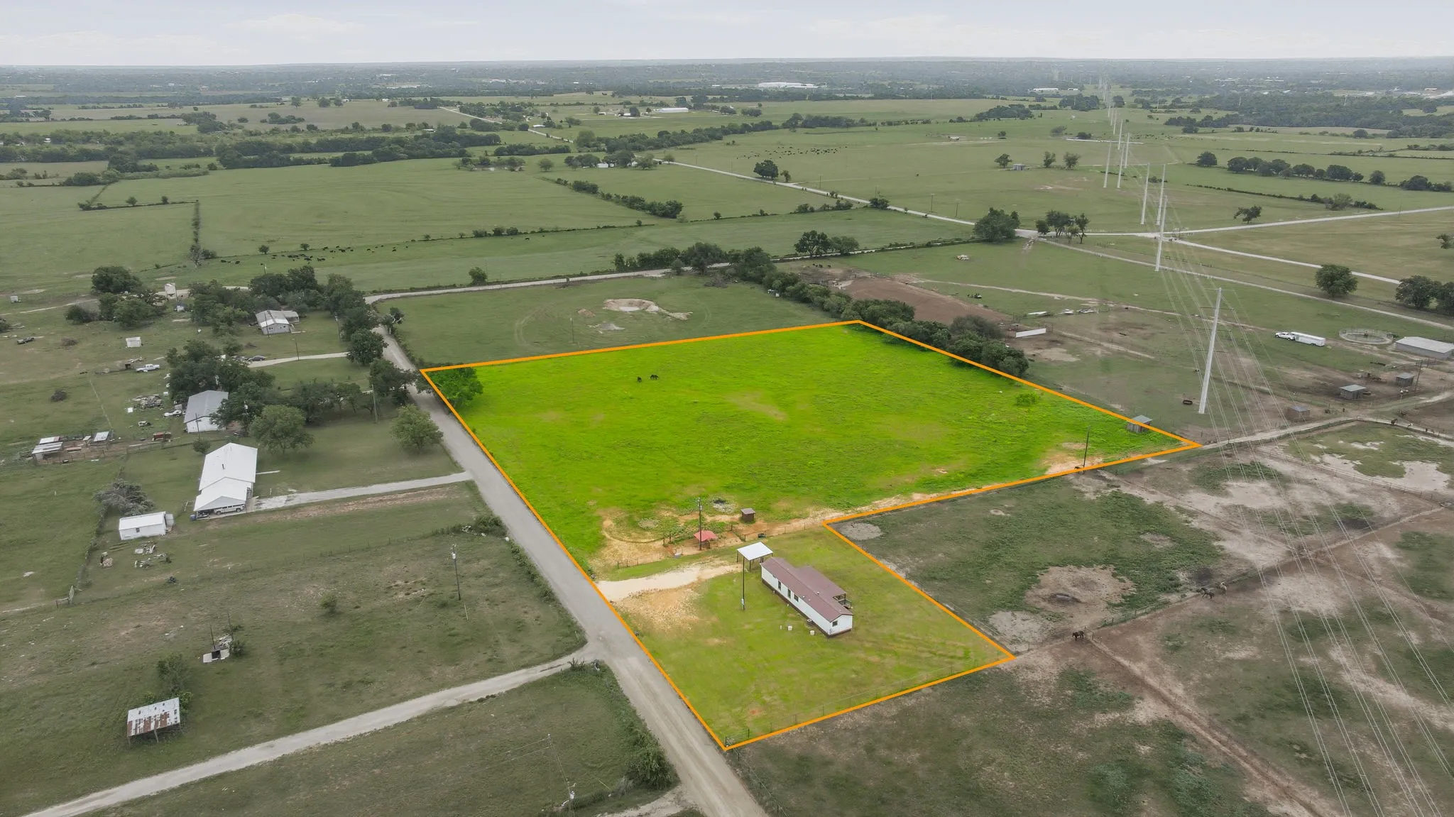Mobile Home For Sale in Erath County , 925 County Road 376, Dublin, Texas 76446, 2 Bedroom, 2 Bathroom, Garage spaces, 952 Sqft, built in 1990, Preowned, mls#21255625, Real Estate Agent in Dublin, Homes For Sale in Erath county, Homes For Sale in Dublin, Realtor in Dublin Texas, Real Estate Brokerage Independent Realty Texas, Luminita Cordes Realtor