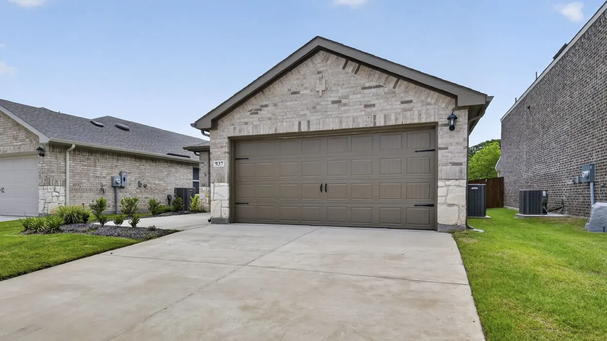 Single Family Residence For Sale in Grayson County , 937 Jefferson Way, Sherman, Texas 75090, 3 Bedroom, 2 Bathroom, 2 Garage spaces, 1,335 Sqft, built in 2025, New Construction - Complete, mls#21255788, Real Estate Agent in Sherman, Homes For Sale in Grayson county, Homes For Sale in Sherman, Realtor in Sherman Texas, Real Estate Brokerage Independent Realty Texas, Luminita Cordes Realtor