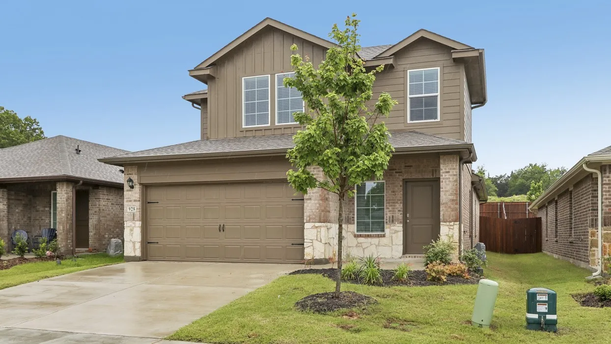 Single Family Residence For Sale in Grayson County , 928 Jefferson Way, Sherman, Texas 75090, 3 Bedroom, 3 Bathroom, 2 Garage spaces, 1,893 Sqft, built in 2025, New Construction - Complete, Price $299,990, mls#21255794, Real Estate Agent in Sherman, Homes For Sale in Grayson county, Homes For Sale in Sherman, Realtor in Sherman Texas, Real Estate Brokerage Independent Realty Texas, Luminita Cordes Realtor