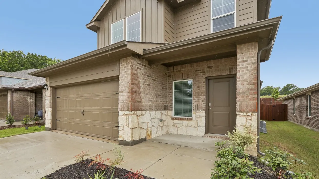 Single Family Residence For Sale in Grayson County , 928 Jefferson Way, Sherman, Texas 75090, 3 Bedroom, 3 Bathroom, 2 Garage spaces, 1,893 Sqft, built in 2025, New Construction - Complete, Price $299,990, mls#21255794, Real Estate Agent in Sherman, Homes For Sale in Grayson county, Homes For Sale in Sherman, Realtor in Sherman Texas, Real Estate Brokerage Independent Realty Texas, Luminita Cordes Realtor
