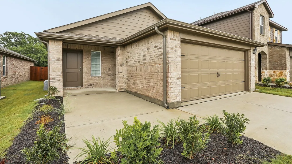Single Family Residence For Sale in Grayson County , 913 Jefferson Way, Sherman, Texas 75090, 3 Bedroom, 2 Bathroom, 2 Garage spaces, 1,335 Sqft, built in 2025, New Construction - Complete, mls#21255805, Real Estate Agent in Sherman, Homes For Sale in Grayson county, Homes For Sale in Sherman, Realtor in Sherman Texas, Real Estate Brokerage Independent Realty Texas, Luminita Cordes Realtor