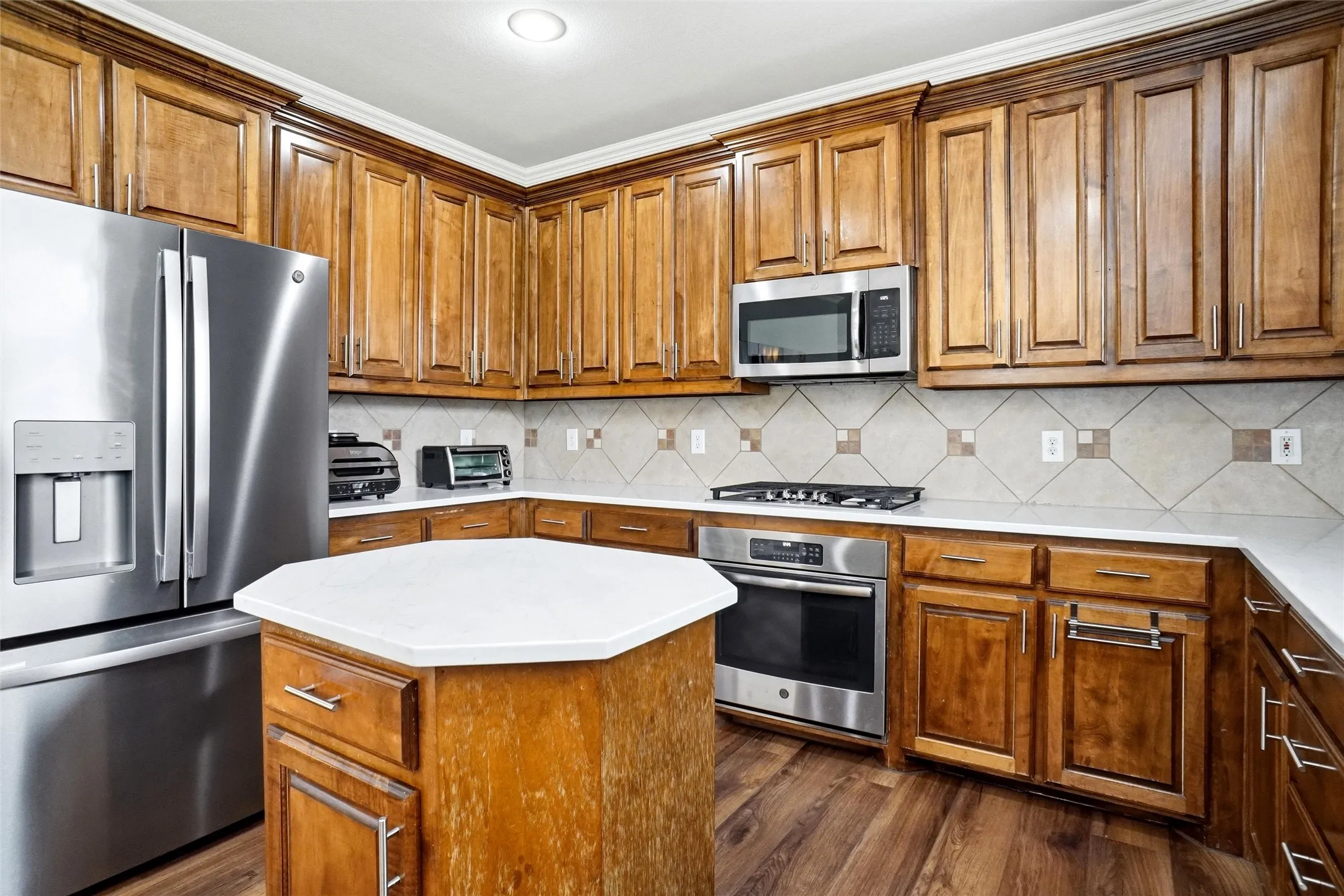 Single Family Residence For Sale in Denton County , 316 Vickery Way, Denton, Texas 76210, 5 Bedroom, 3 Bathroom, 2 Garage spaces, 3,391 Sqft, built in 2006, mls#21255810, Real Estate Agent in Denton, Homes For Sale in Denton county, Homes For Sale in Denton, Realtor in Denton Texas, Real Estate Brokerage Independent Realty Texas, Luminita Cordes Realtor