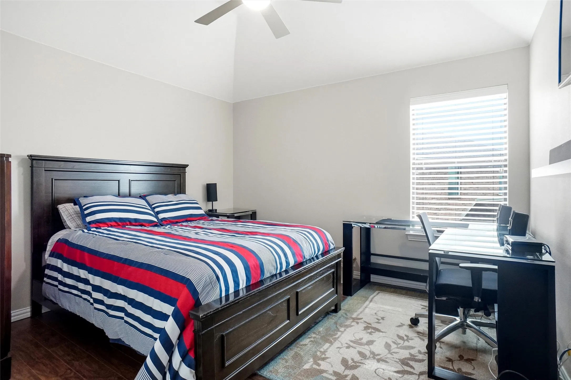 Single Family Residence For Sale in Denton County , 316 Vickery Way, Denton, Texas 76210, 5 Bedroom, 3 Bathroom, 2 Garage spaces, 3,391 Sqft, built in 2006, mls#21255810, Real Estate Agent in Denton, Homes For Sale in Denton county, Homes For Sale in Denton, Realtor in Denton Texas, Real Estate Brokerage Independent Realty Texas, Luminita Cordes Realtor