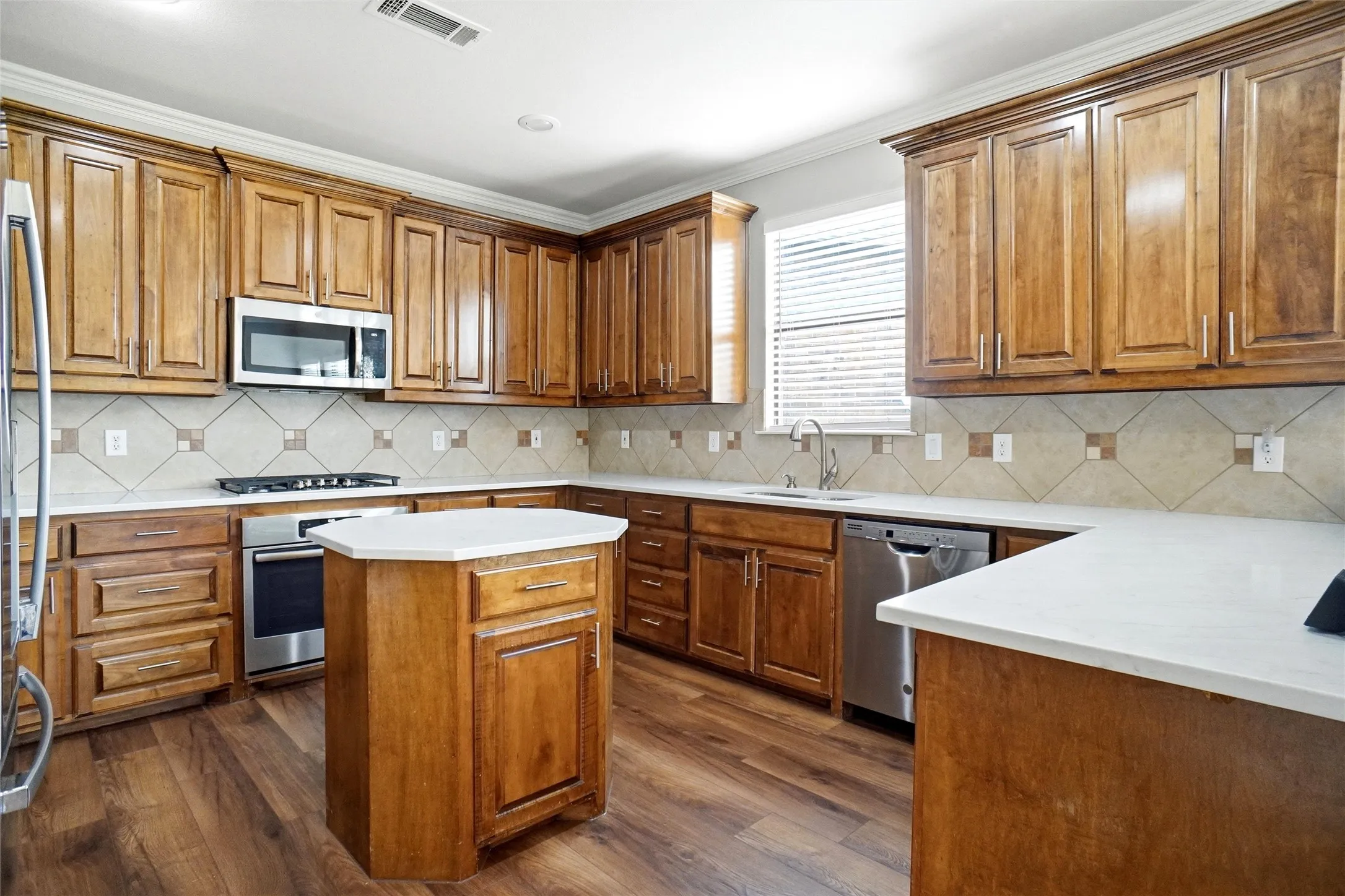 Single Family Residence For Sale in Denton County , 316 Vickery Way, Denton, Texas 76210, 5 Bedroom, 3 Bathroom, 2 Garage spaces, 3,391 Sqft, built in 2006, mls#21255810, Real Estate Agent in Denton, Homes For Sale in Denton county, Homes For Sale in Denton, Realtor in Denton Texas, Real Estate Brokerage Independent Realty Texas, Luminita Cordes Realtor