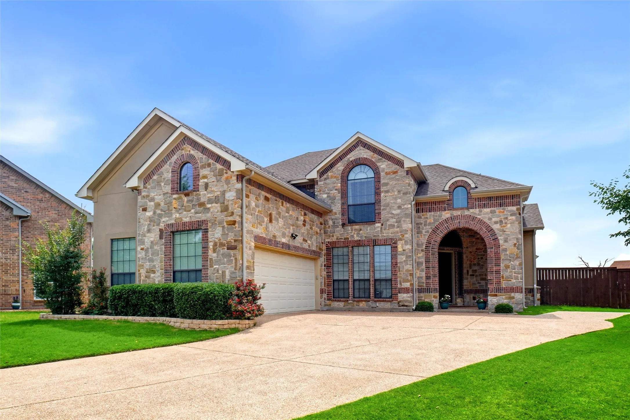 Single Family Residence For Sale in Denton County , 316 Vickery Way, Denton, Texas 76210, 5 Bedroom, 3 Bathroom, 2 Garage spaces, 3,391 Sqft, built in 2006, mls#21255810, Real Estate Agent in Denton, Homes For Sale in Denton county, Homes For Sale in Denton, Realtor in Denton Texas, Real Estate Brokerage Independent Realty Texas, Luminita Cordes Realtor