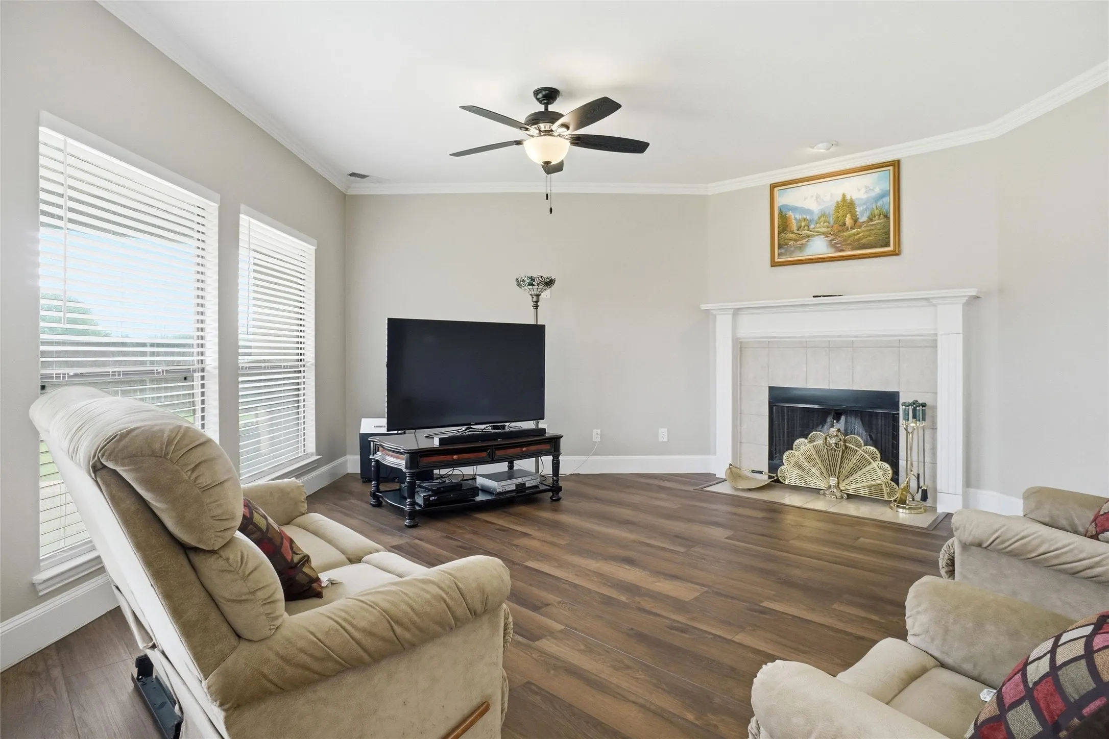 Single Family Residence For Sale in Denton County , 316 Vickery Way, Denton, Texas 76210, 5 Bedroom, 3 Bathroom, 2 Garage spaces, 3,391 Sqft, built in 2006, mls#21255810, Real Estate Agent in Denton, Homes For Sale in Denton county, Homes For Sale in Denton, Realtor in Denton Texas, Real Estate Brokerage Independent Realty Texas, Luminita Cordes Realtor
