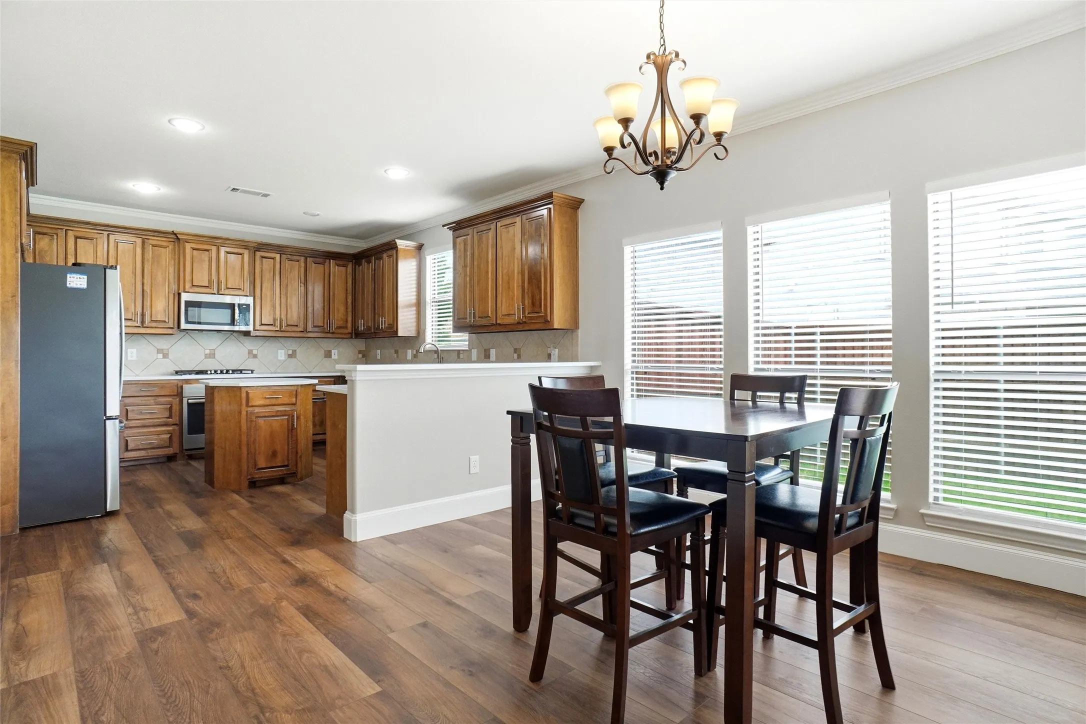 Single Family Residence For Sale in Denton County , 316 Vickery Way, Denton, Texas 76210, 5 Bedroom, 3 Bathroom, 2 Garage spaces, 3,391 Sqft, built in 2006, mls#21255810, Real Estate Agent in Denton, Homes For Sale in Denton county, Homes For Sale in Denton, Realtor in Denton Texas, Real Estate Brokerage Independent Realty Texas, Luminita Cordes Realtor