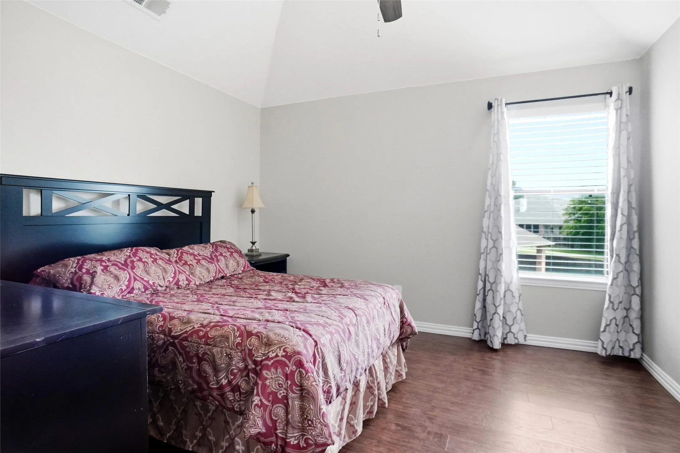 Single Family Residence For Sale in Denton County , 316 Vickery Way, Denton, Texas 76210, 5 Bedroom, 3 Bathroom, 2 Garage spaces, 3,391 Sqft, built in 2006, mls#21255810, Real Estate Agent in Denton, Homes For Sale in Denton county, Homes For Sale in Denton, Realtor in Denton Texas, Real Estate Brokerage Independent Realty Texas, Luminita Cordes Realtor