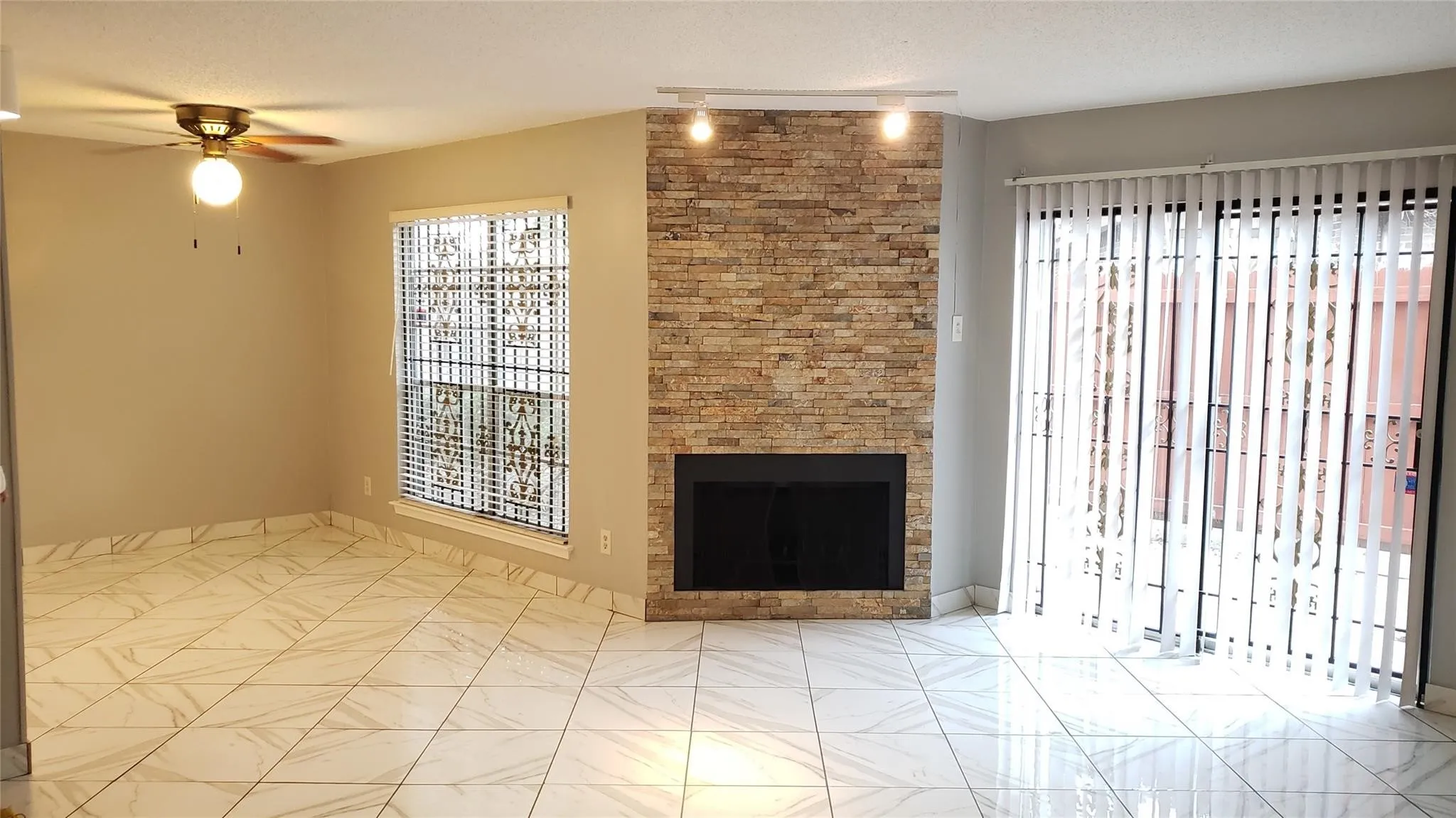 Condominium For Sale in Dallas County , 11311 Audelia Road 175, Dallas, Texas 75243, 2 Bedroom, 3 Bathroom, Garage spaces, 1,054 Sqft, built in 1981, Price $146,500, mls#21253456, Real Estate Agent in Dallas, Homes For Sale in Dallas county, Homes For Sale in Dallas, Realtor in Dallas Texas, Real Estate Brokerage Independent Realty Texas, Luminita Cordes Realtor