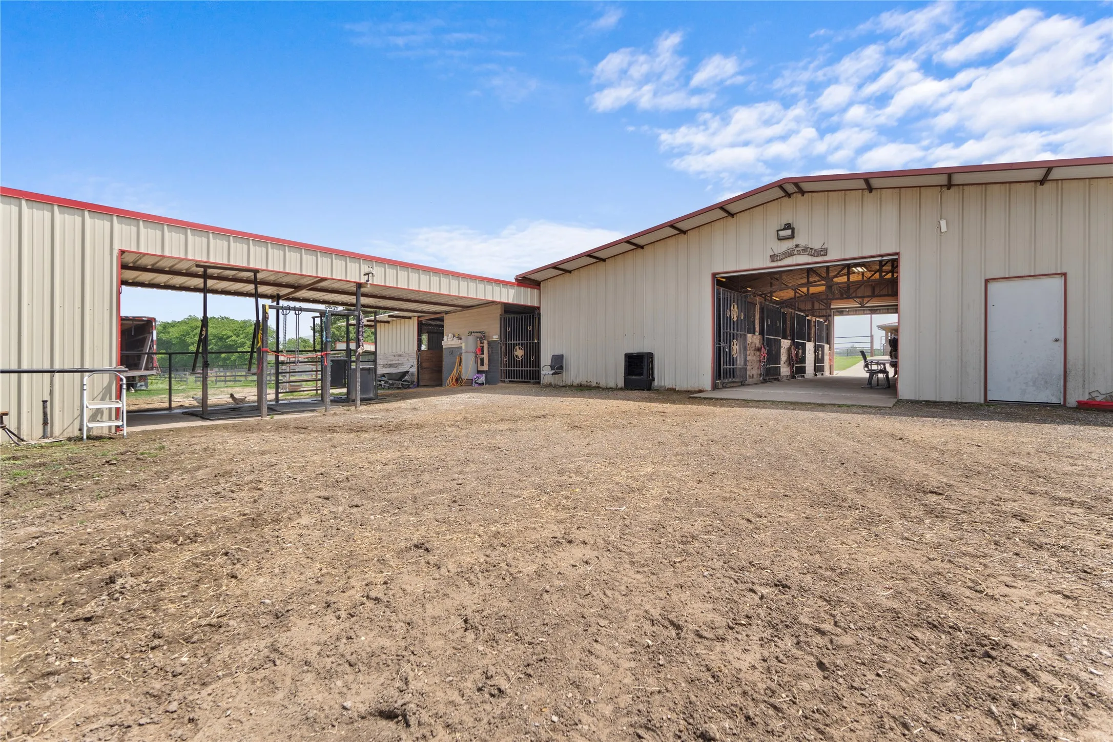Farm For Sale in Hunt County , 163 County Road 3106, Campbell, Texas 75422, 3 Bedroom, 3 Bathroom, Garage spaces, 2,500 Sqft, built in 1998, mls#21255819, Real Estate Agent in Campbell, Homes For Sale in Hunt county, Homes For Sale in Campbell, Realtor in Campbell Texas, Real Estate Brokerage Independent Realty Texas, Luminita Cordes Realtor