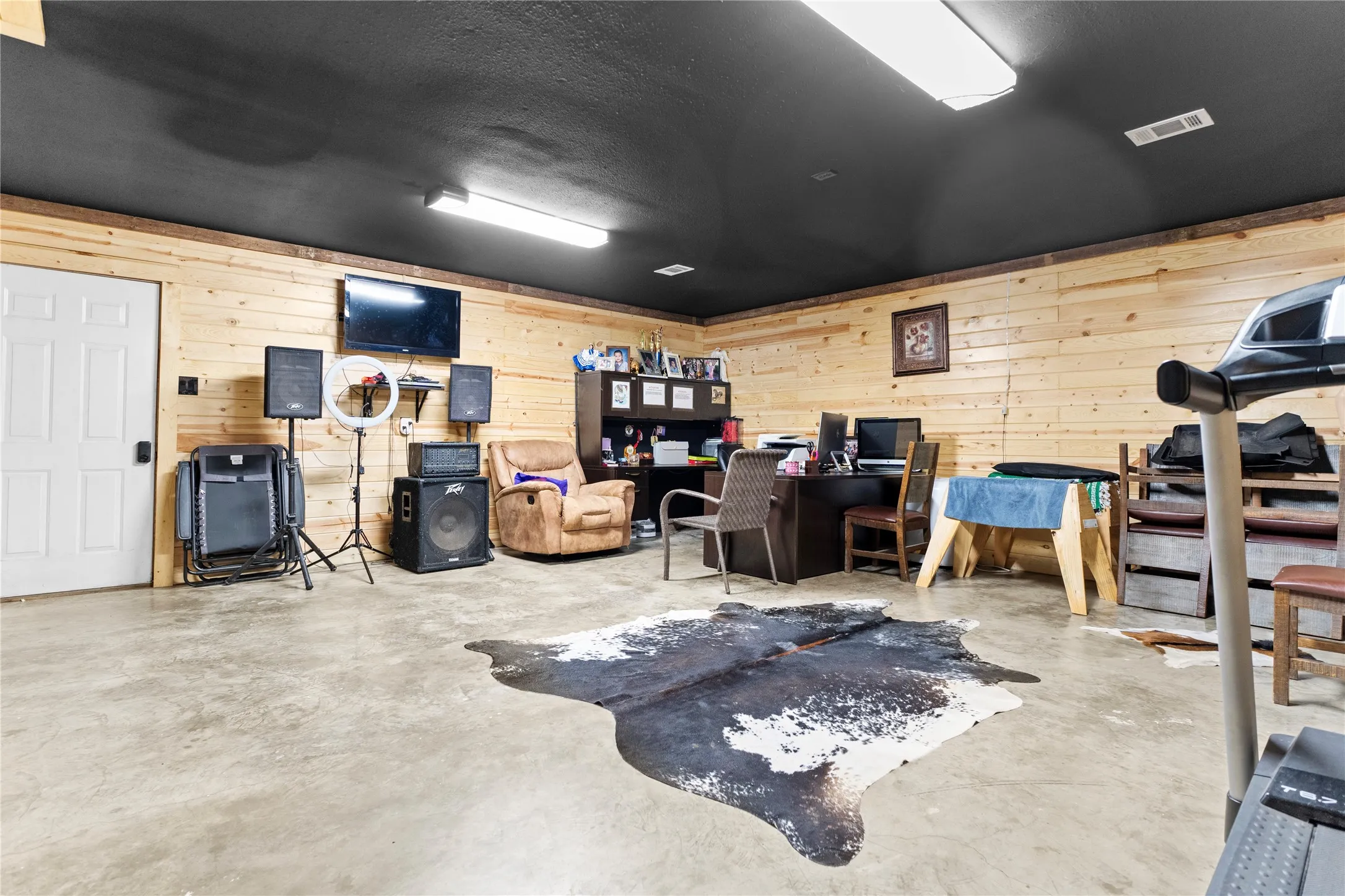Farm For Sale in Hunt County , 163 County Road 3106, Campbell, Texas 75422, 3 Bedroom, 3 Bathroom, Garage spaces, 2,500 Sqft, built in 1998, mls#21255819, Real Estate Agent in Campbell, Homes For Sale in Hunt county, Homes For Sale in Campbell, Realtor in Campbell Texas, Real Estate Brokerage Independent Realty Texas, Luminita Cordes Realtor