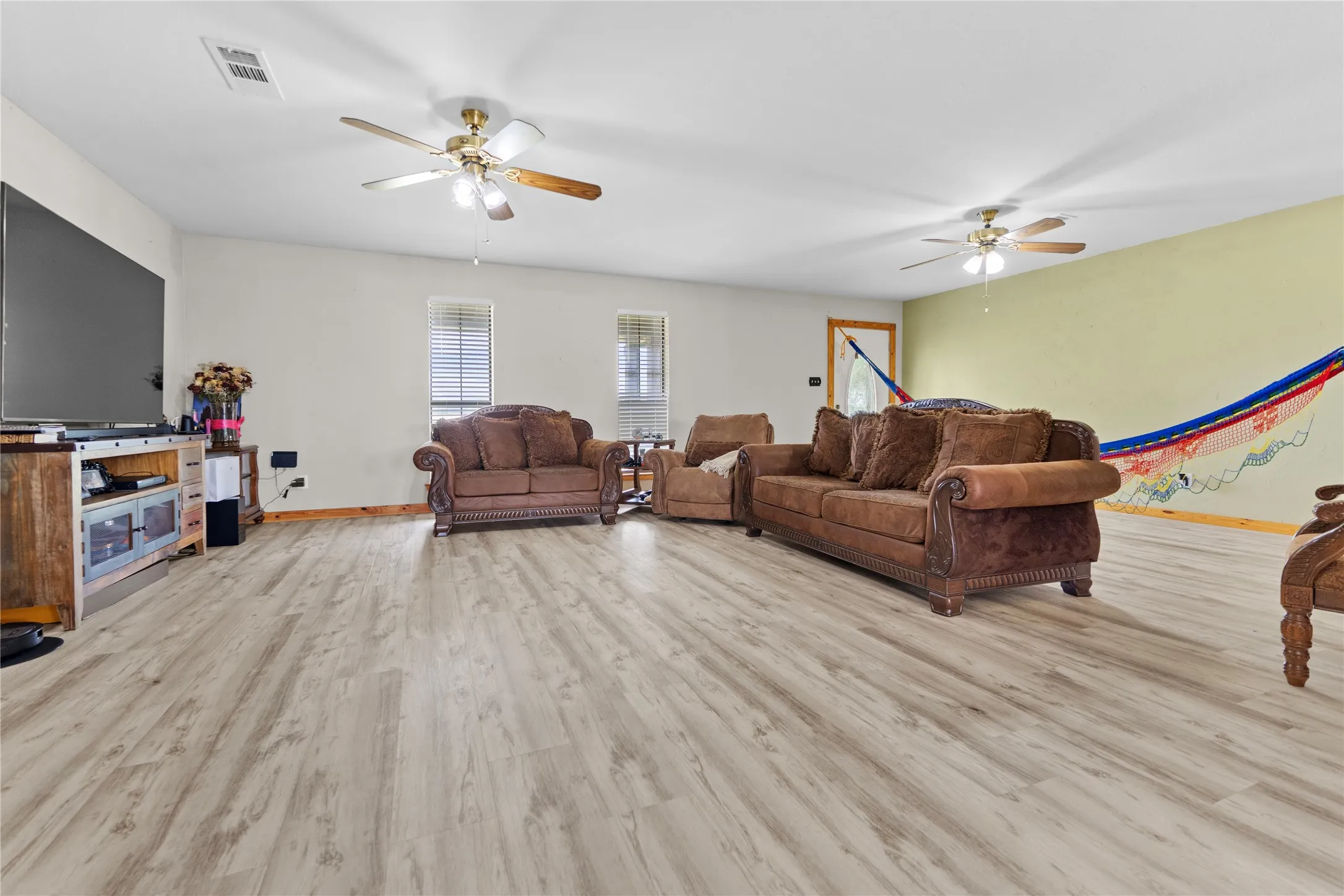 Farm For Sale in Hunt County , 163 County Road 3106, Campbell, Texas 75422, 3 Bedroom, 3 Bathroom, Garage spaces, 2,500 Sqft, built in 1998, mls#21255819, Real Estate Agent in Campbell, Homes For Sale in Hunt county, Homes For Sale in Campbell, Realtor in Campbell Texas, Real Estate Brokerage Independent Realty Texas, Luminita Cordes Realtor