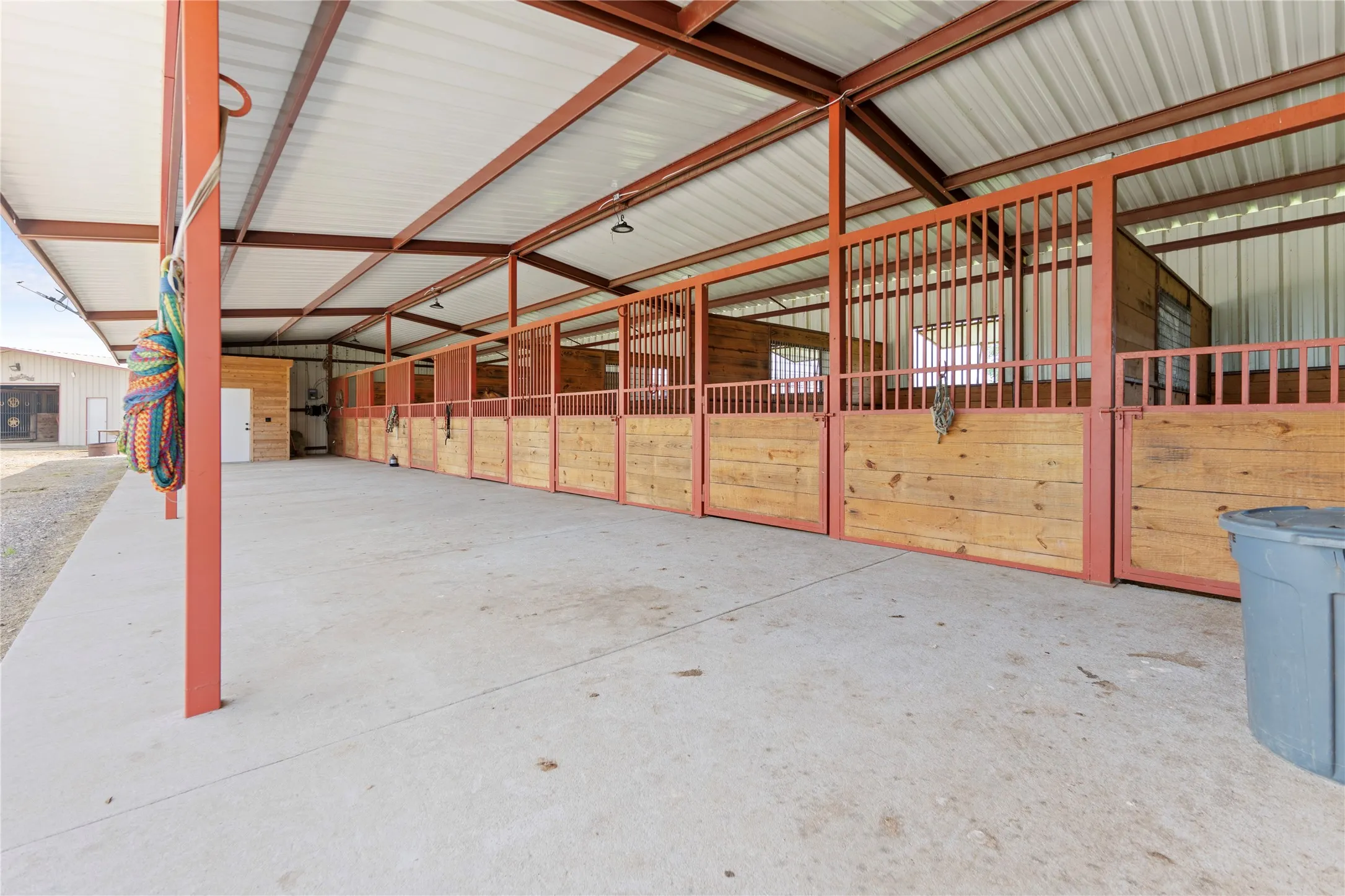 Farm For Sale in Hunt County , 163 County Road 3106, Campbell, Texas 75422, 3 Bedroom, 3 Bathroom, Garage spaces, 2,500 Sqft, built in 1998, mls#21255819, Real Estate Agent in Campbell, Homes For Sale in Hunt county, Homes For Sale in Campbell, Realtor in Campbell Texas, Real Estate Brokerage Independent Realty Texas, Luminita Cordes Realtor