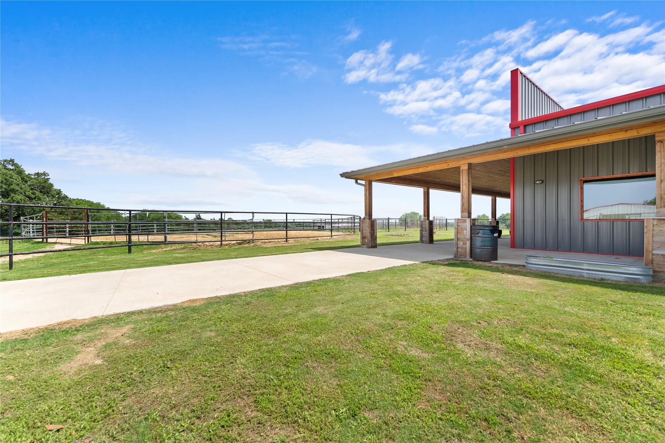 Farm For Sale in Hunt County , 163 County Road 3106, Campbell, Texas 75422, 3 Bedroom, 3 Bathroom, Garage spaces, 2,500 Sqft, built in 1998, mls#21255819, Real Estate Agent in Campbell, Homes For Sale in Hunt county, Homes For Sale in Campbell, Realtor in Campbell Texas, Real Estate Brokerage Independent Realty Texas, Luminita Cordes Realtor