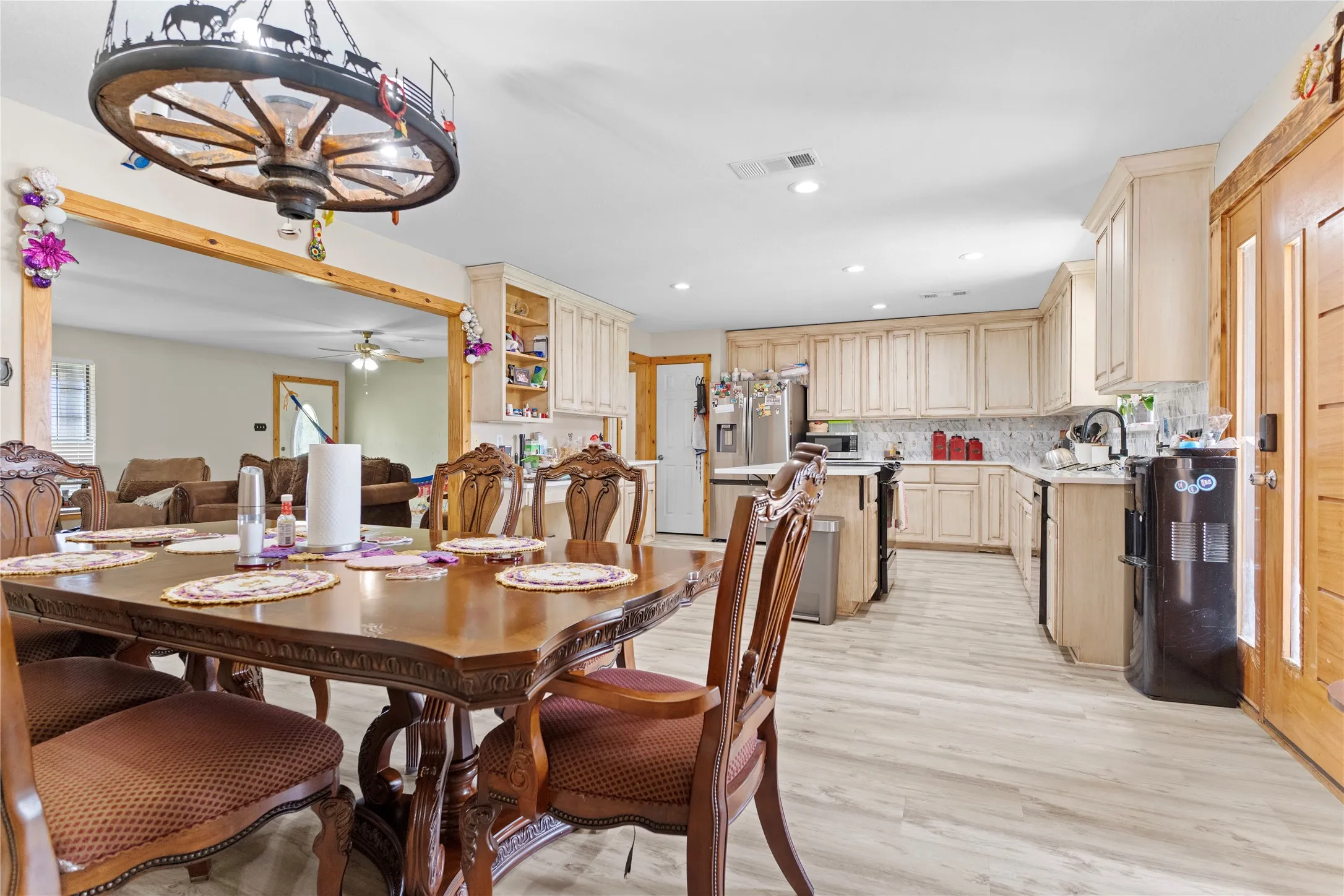 Farm For Sale in Hunt County , 163 County Road 3106, Campbell, Texas 75422, 3 Bedroom, 3 Bathroom, Garage spaces, 2,500 Sqft, built in 1998, mls#21255819, Real Estate Agent in Campbell, Homes For Sale in Hunt county, Homes For Sale in Campbell, Realtor in Campbell Texas, Real Estate Brokerage Independent Realty Texas, Luminita Cordes Realtor