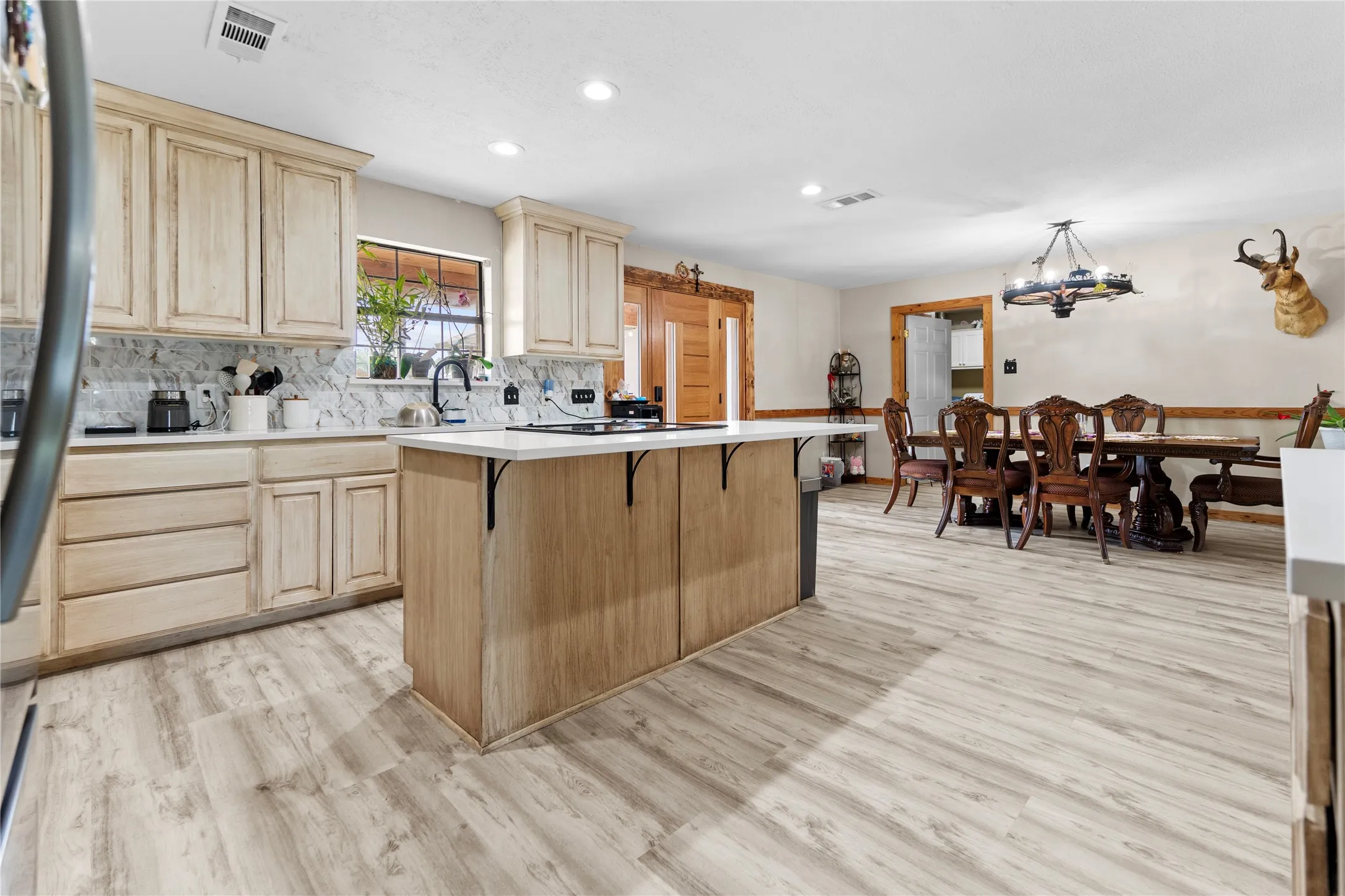 Farm For Sale in Hunt County , 163 County Road 3106, Campbell, Texas 75422, 3 Bedroom, 3 Bathroom, Garage spaces, 2,500 Sqft, built in 1998, mls#21255819, Real Estate Agent in Campbell, Homes For Sale in Hunt county, Homes For Sale in Campbell, Realtor in Campbell Texas, Real Estate Brokerage Independent Realty Texas, Luminita Cordes Realtor