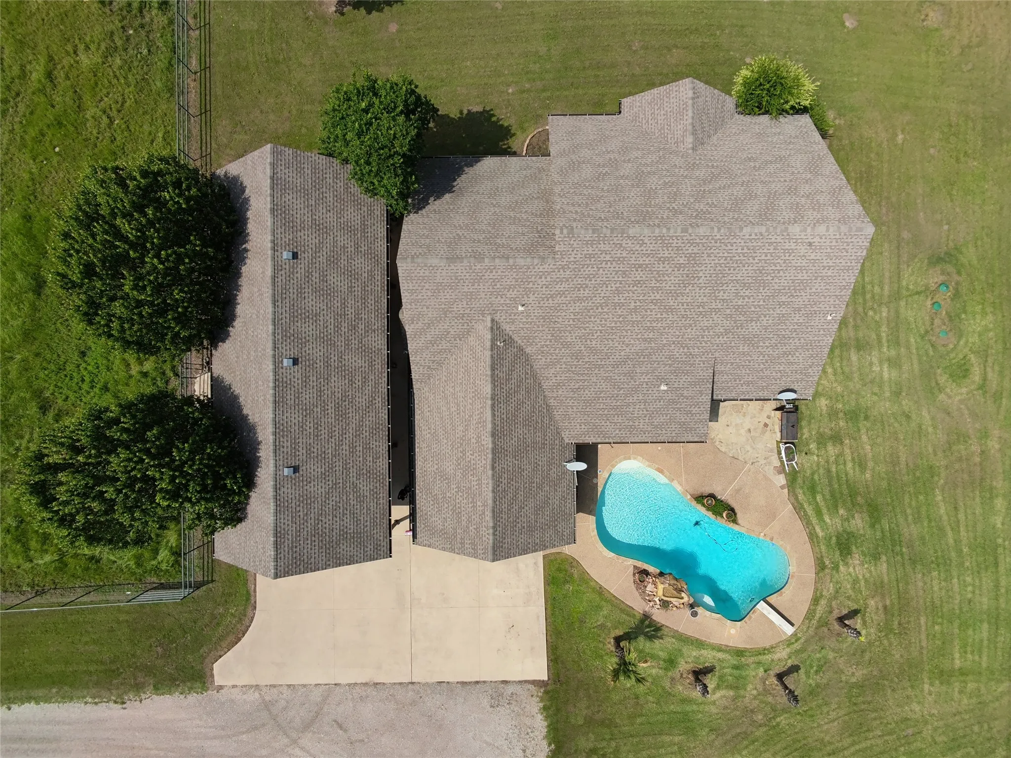 Farm For Sale in Hunt County , 163 County Road 3106, Campbell, Texas 75422, 3 Bedroom, 3 Bathroom, Garage spaces, 2,500 Sqft, built in 1998, mls#21255819, Real Estate Agent in Campbell, Homes For Sale in Hunt county, Homes For Sale in Campbell, Realtor in Campbell Texas, Real Estate Brokerage Independent Realty Texas, Luminita Cordes Realtor