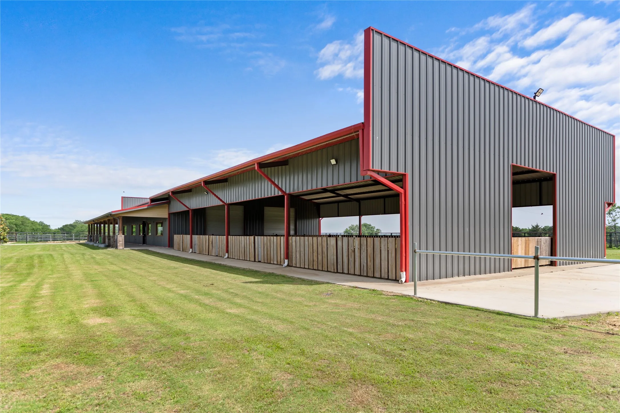 Farm For Sale in Hunt County , 163 County Road 3106, Campbell, Texas 75422, 3 Bedroom, 3 Bathroom, Garage spaces, 2,500 Sqft, built in 1998, mls#21255819, Real Estate Agent in Campbell, Homes For Sale in Hunt county, Homes For Sale in Campbell, Realtor in Campbell Texas, Real Estate Brokerage Independent Realty Texas, Luminita Cordes Realtor