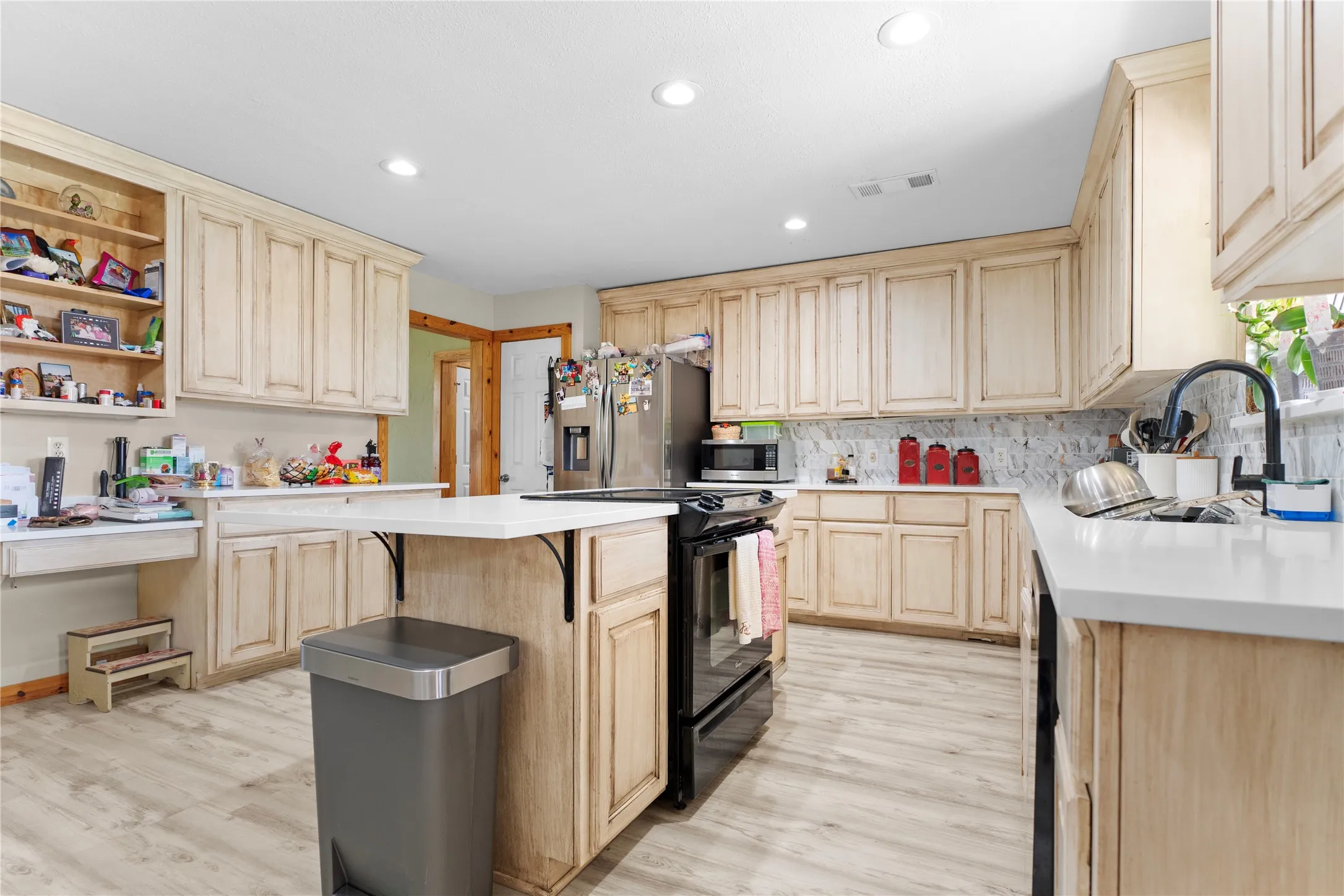 Farm For Sale in Hunt County , 163 County Road 3106, Campbell, Texas 75422, 3 Bedroom, 3 Bathroom, Garage spaces, 2,500 Sqft, built in 1998, mls#21255819, Real Estate Agent in Campbell, Homes For Sale in Hunt county, Homes For Sale in Campbell, Realtor in Campbell Texas, Real Estate Brokerage Independent Realty Texas, Luminita Cordes Realtor