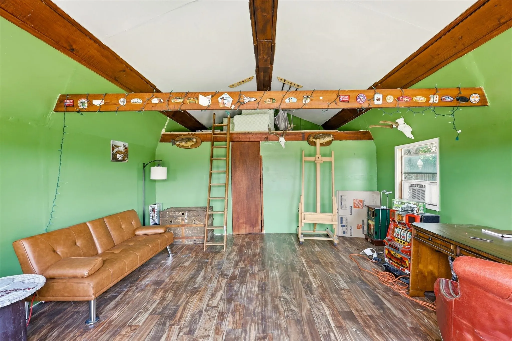 Imagine running your business from home without sacrificing your living space. This detached air-conditioned flex building gives entrepreneurs, creatives, and hobbyists endless possibilities.
