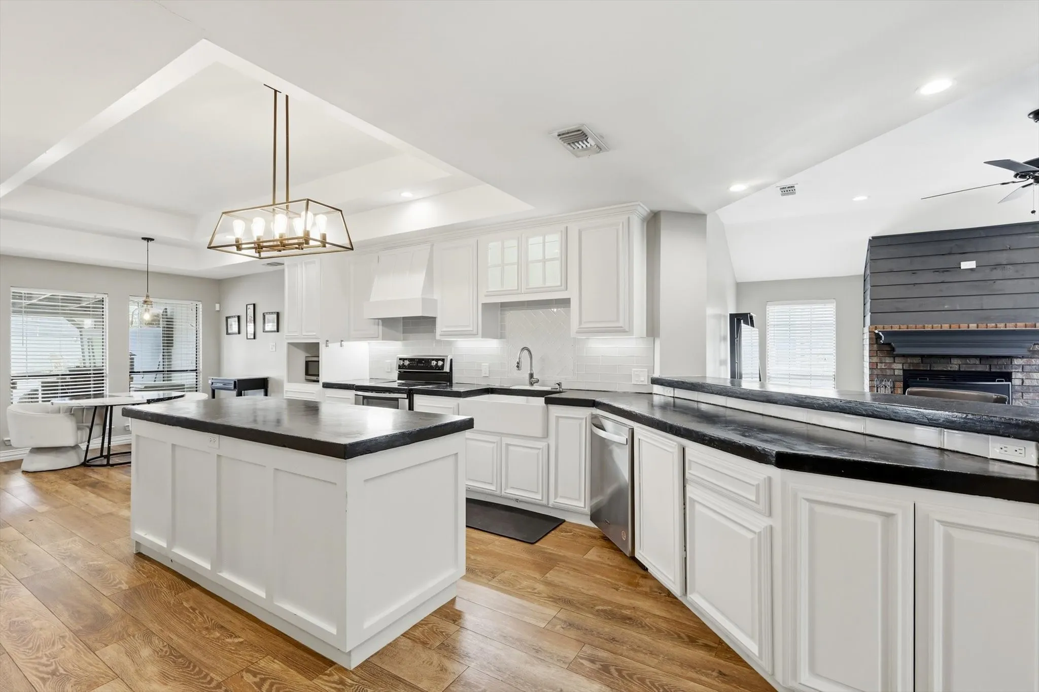 Single Family Residence For Sale in Dallas County , 1810 Apache Trail, Mesquite, Texas 75149, 3 Bedroom, 2 Bathroom, Garage spaces, 2,225 Sqft, built in 1987, mls#21255590, Real Estate Agent in Mesquite, Homes For Sale in Dallas county, Homes For Sale in Mesquite, Realtor in Mesquite Texas, Real Estate Brokerage Independent Realty Texas, Luminita Cordes Realtor
