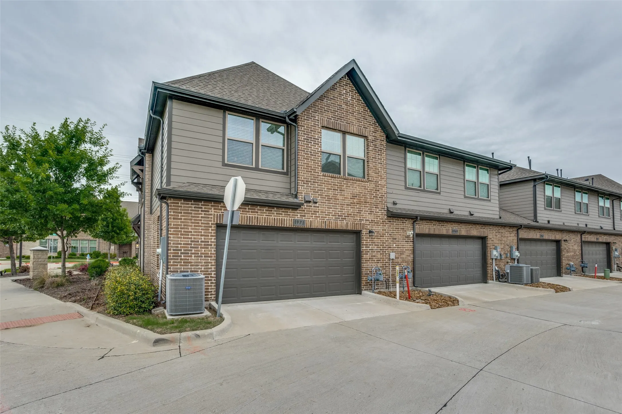 Townhouse For Sale in Collin County , 1971 Newman Avenue, Allen, Texas 75013, 3 Bedroom, 3 Bathroom, 2 Garage spaces, 2,159 Sqft, built in 2023, Preowned, mls#21251116, Real Estate Agent in Allen, Homes For Sale in Collin county, Homes For Sale in Allen, Realtor in Allen Texas, Real Estate Brokerage Independent Realty Texas, Luminita Cordes Realtor