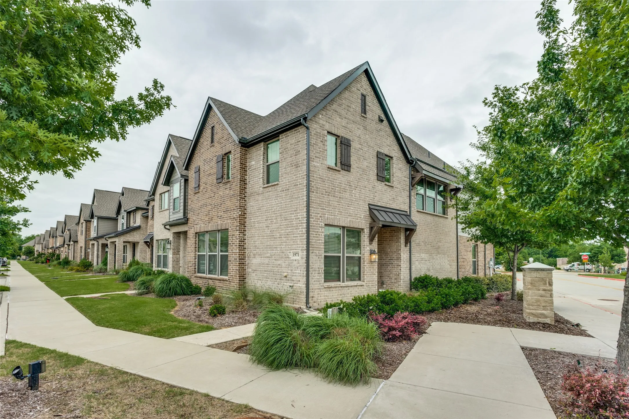 Townhouse For Sale in Collin County , 1971 Newman Avenue, Allen, Texas 75013, 3 Bedroom, 3 Bathroom, 2 Garage spaces, 2,159 Sqft, built in 2023, Preowned, mls#21251116, Real Estate Agent in Allen, Homes For Sale in Collin county, Homes For Sale in Allen, Realtor in Allen Texas, Real Estate Brokerage Independent Realty Texas, Luminita Cordes Realtor