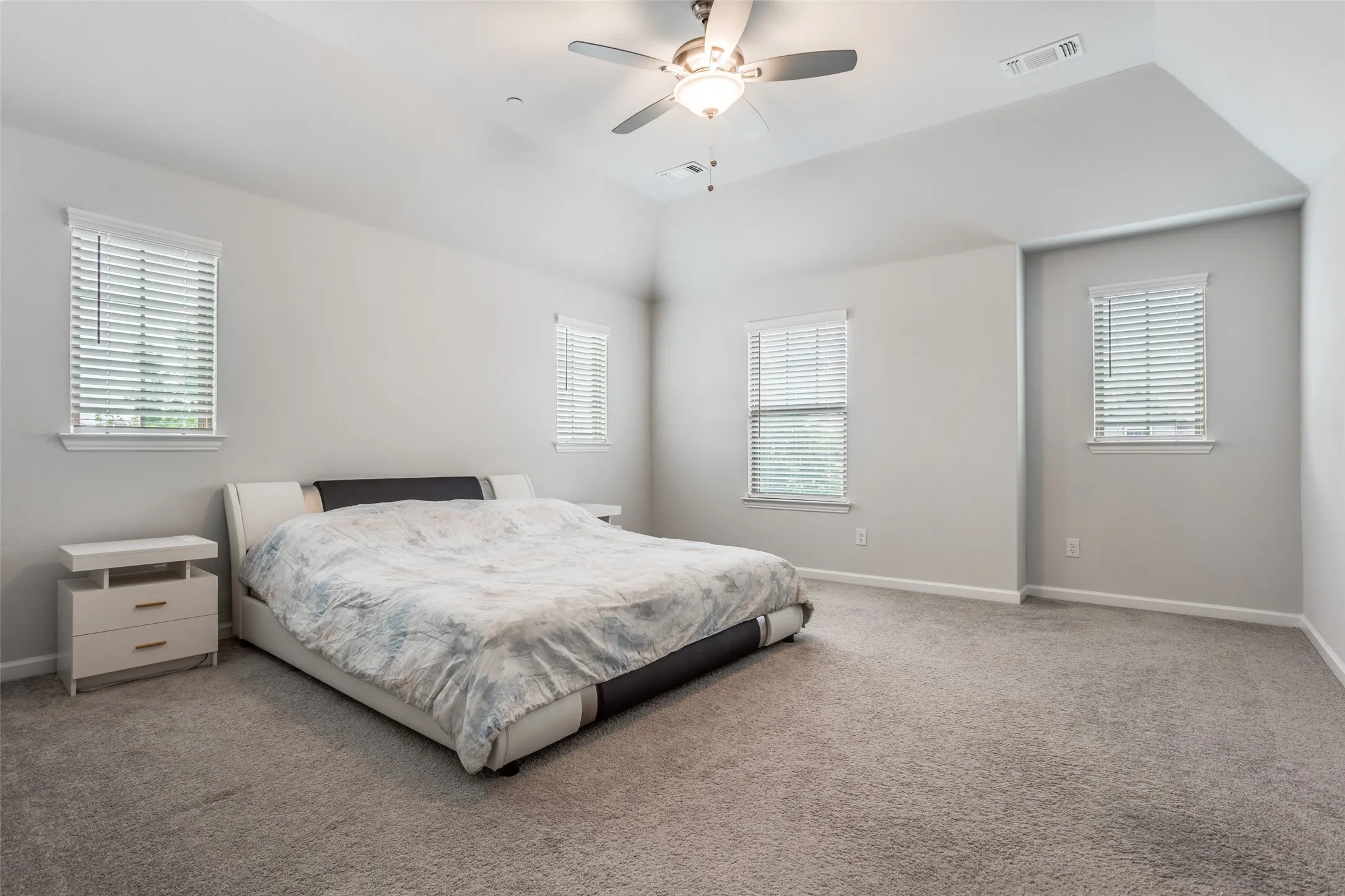 Townhouse For Sale in Collin County , 1971 Newman Avenue, Allen, Texas 75013, 3 Bedroom, 3 Bathroom, 2 Garage spaces, 2,159 Sqft, built in 2023, Preowned, mls#21251116, Real Estate Agent in Allen, Homes For Sale in Collin county, Homes For Sale in Allen, Realtor in Allen Texas, Real Estate Brokerage Independent Realty Texas, Luminita Cordes Realtor