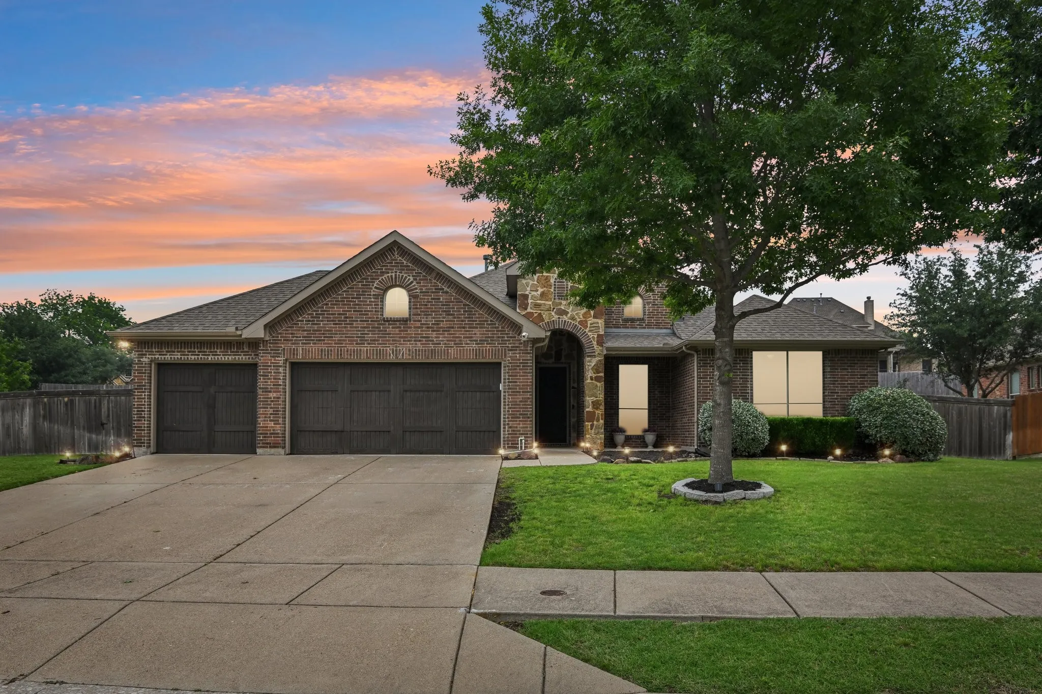 Single Family Residence For Sale in Dallas County , 4018 Enclave Lane, Rowlett, Texas 75089, 4 Bedroom, 3 Bathroom, 3 Garage spaces, 2,633 Sqft, built in 2012, Preowned, mls#21255304, Real Estate Agent in Rowlett, Homes For Sale in Dallas county, Homes For Sale in Rowlett, Realtor in Rowlett Texas, Real Estate Brokerage Independent Realty Texas, Luminita Cordes Realtor