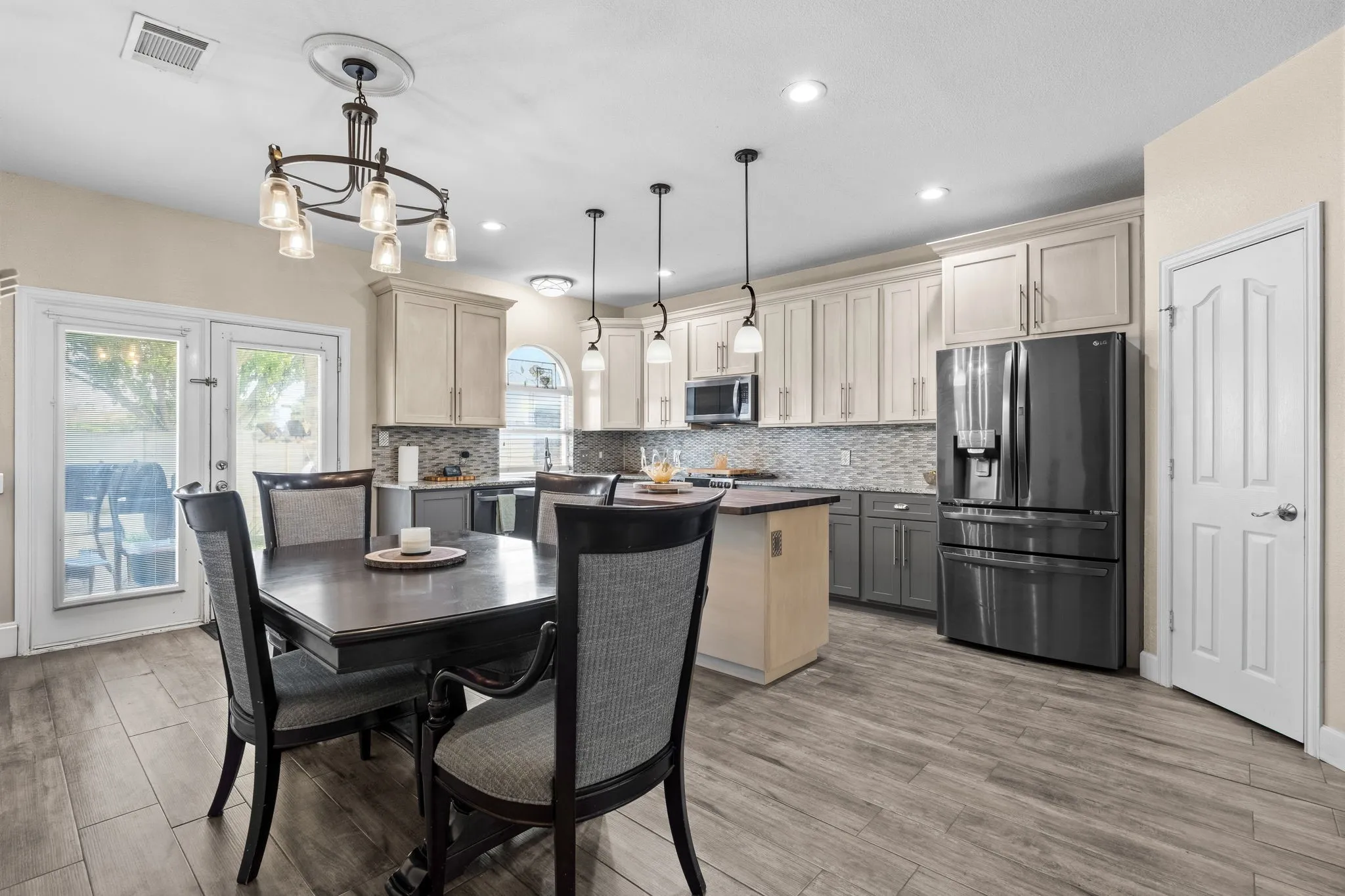 Single Family Residence For Sale in Denton County , 420 Goodnight Trail, Justin, Texas 76247, 4 Bedrooms, 3 Bathrooms, 2 Garage spaces, 2,314 Sqft, built in 2002, Preowned, Price $385,000, mls#21254576, Real Estate Agent in Justin, Homes For Sale in Denton county, Homes For Sale in Justin, Realtor in Justin Texas, Real Estate Brokerage Independent Realty Texas, Luminita Cordes Realtor