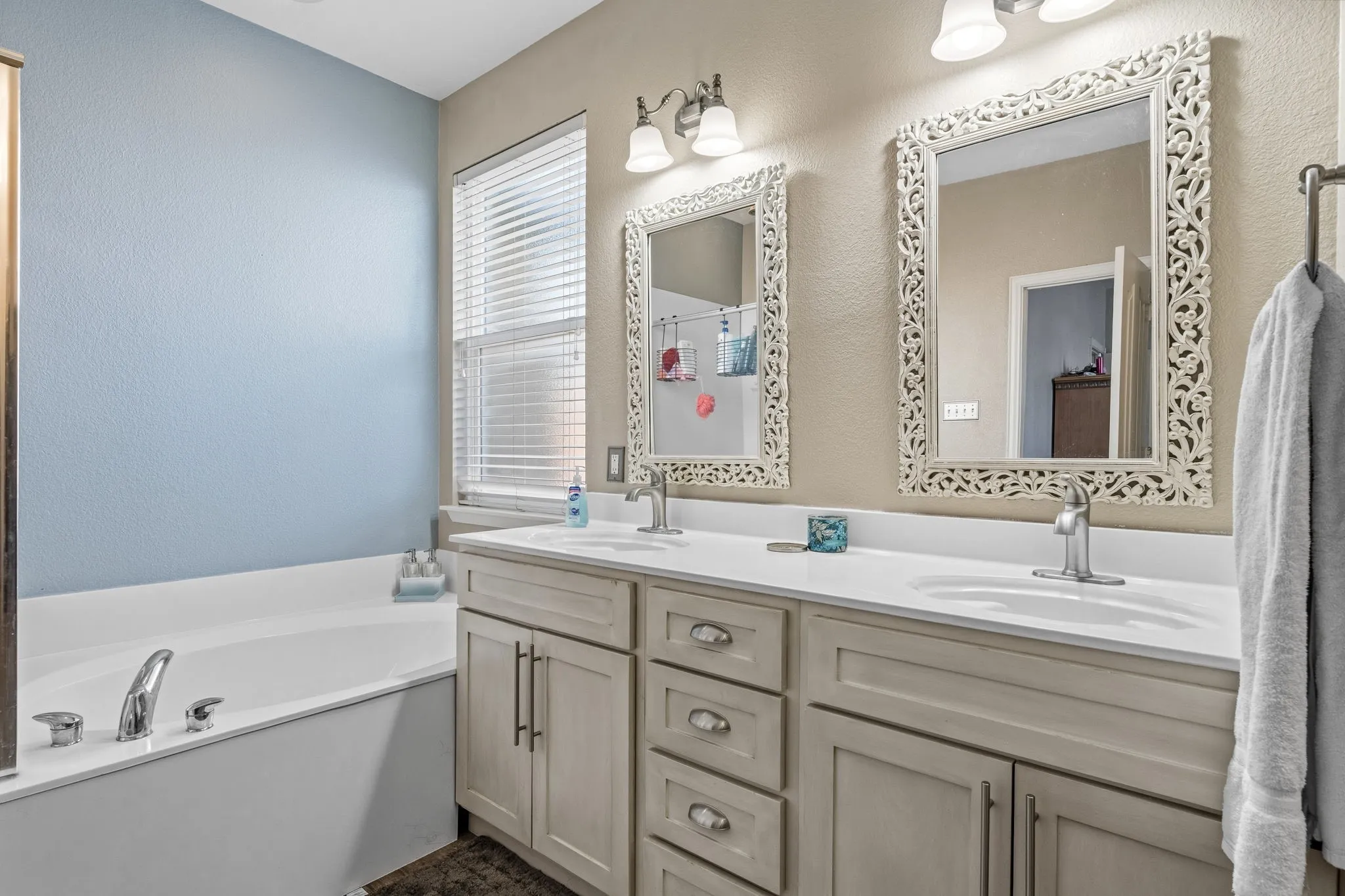 Single Family Residence For Sale in Denton County , 420 Goodnight Trail, Justin, Texas 76247, 4 Bedrooms, 3 Bathrooms, 2 Garage spaces, 2,314 Sqft, built in 2002, Preowned, Price $385,000, mls#21254576, Real Estate Agent in Justin, Homes For Sale in Denton county, Homes For Sale in Justin, Realtor in Justin Texas, Real Estate Brokerage Independent Realty Texas, Luminita Cordes Realtor