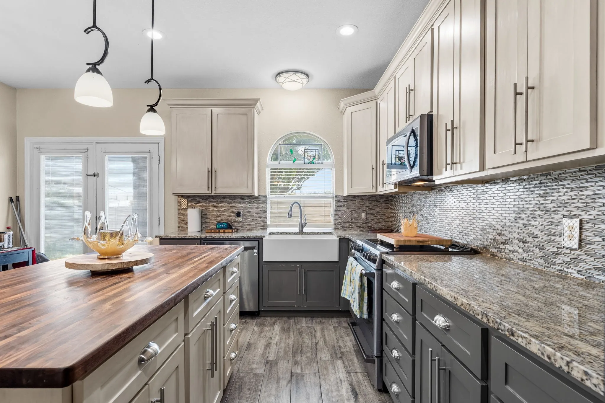 Single Family Residence For Sale in Denton County , 420 Goodnight Trail, Justin, Texas 76247, 4 Bedrooms, 3 Bathrooms, 2 Garage spaces, 2,314 Sqft, built in 2002, Preowned, Price $385,000, mls#21254576, Real Estate Agent in Justin, Homes For Sale in Denton county, Homes For Sale in Justin, Realtor in Justin Texas, Real Estate Brokerage Independent Realty Texas, Luminita Cordes Realtor