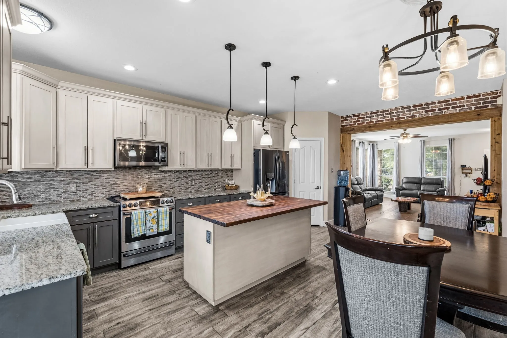 Single Family Residence For Sale in Denton County , 420 Goodnight Trail, Justin, Texas 76247, 4 Bedrooms, 3 Bathrooms, 2 Garage spaces, 2,314 Sqft, built in 2002, Preowned, Price $385,000, mls#21254576, Real Estate Agent in Justin, Homes For Sale in Denton county, Homes For Sale in Justin, Realtor in Justin Texas, Real Estate Brokerage Independent Realty Texas, Luminita Cordes Realtor