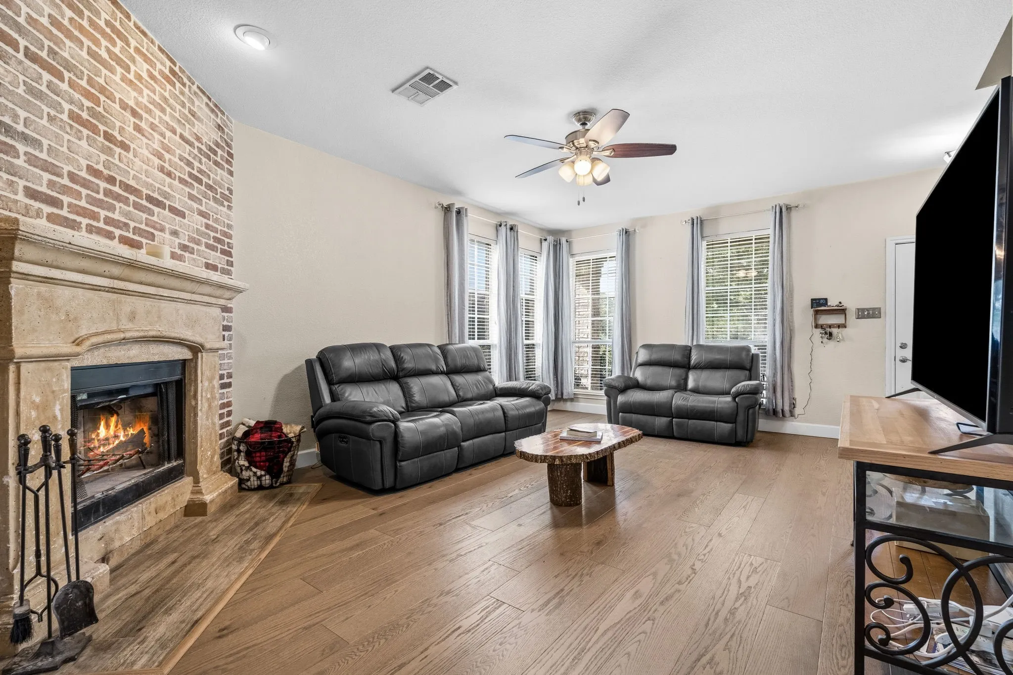 Single Family Residence For Sale in Denton County , 420 Goodnight Trail, Justin, Texas 76247, 4 Bedrooms, 3 Bathrooms, 2 Garage spaces, 2,314 Sqft, built in 2002, Preowned, Price $385,000, mls#21254576, Real Estate Agent in Justin, Homes For Sale in Denton county, Homes For Sale in Justin, Realtor in Justin Texas, Real Estate Brokerage Independent Realty Texas, Luminita Cordes Realtor