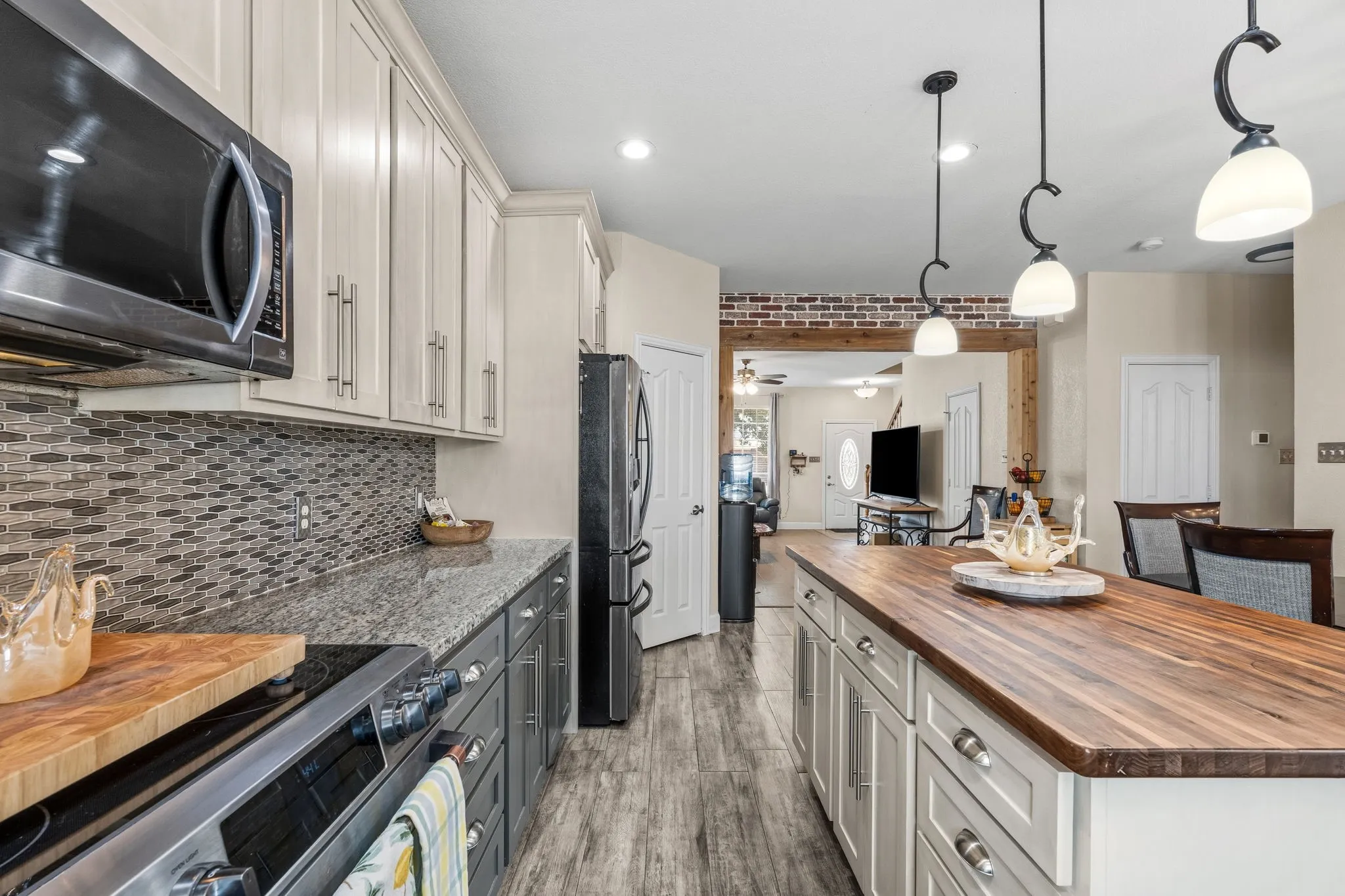 Single Family Residence For Sale in Denton County , 420 Goodnight Trail, Justin, Texas 76247, 4 Bedrooms, 3 Bathrooms, 2 Garage spaces, 2,314 Sqft, built in 2002, Preowned, Price $385,000, mls#21254576, Real Estate Agent in Justin, Homes For Sale in Denton county, Homes For Sale in Justin, Realtor in Justin Texas, Real Estate Brokerage Independent Realty Texas, Luminita Cordes Realtor